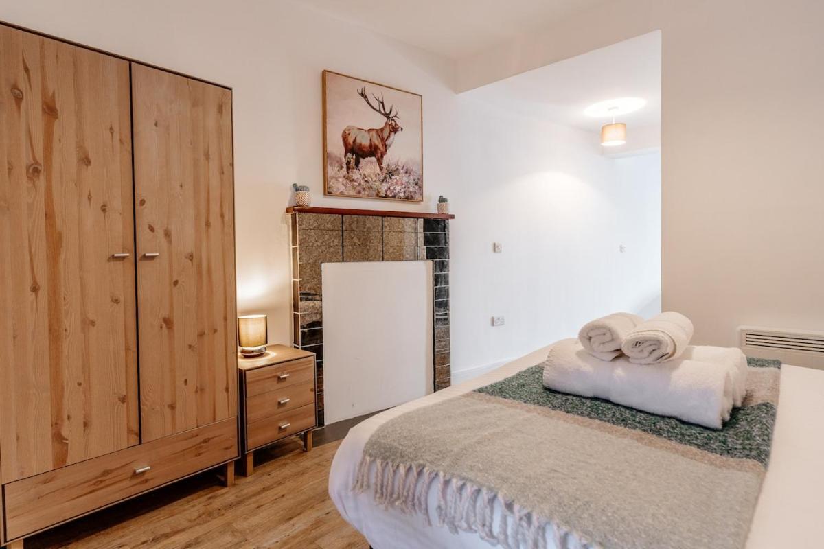 Cozy-free Parking-12 Mins Center Apartment Edinburgh