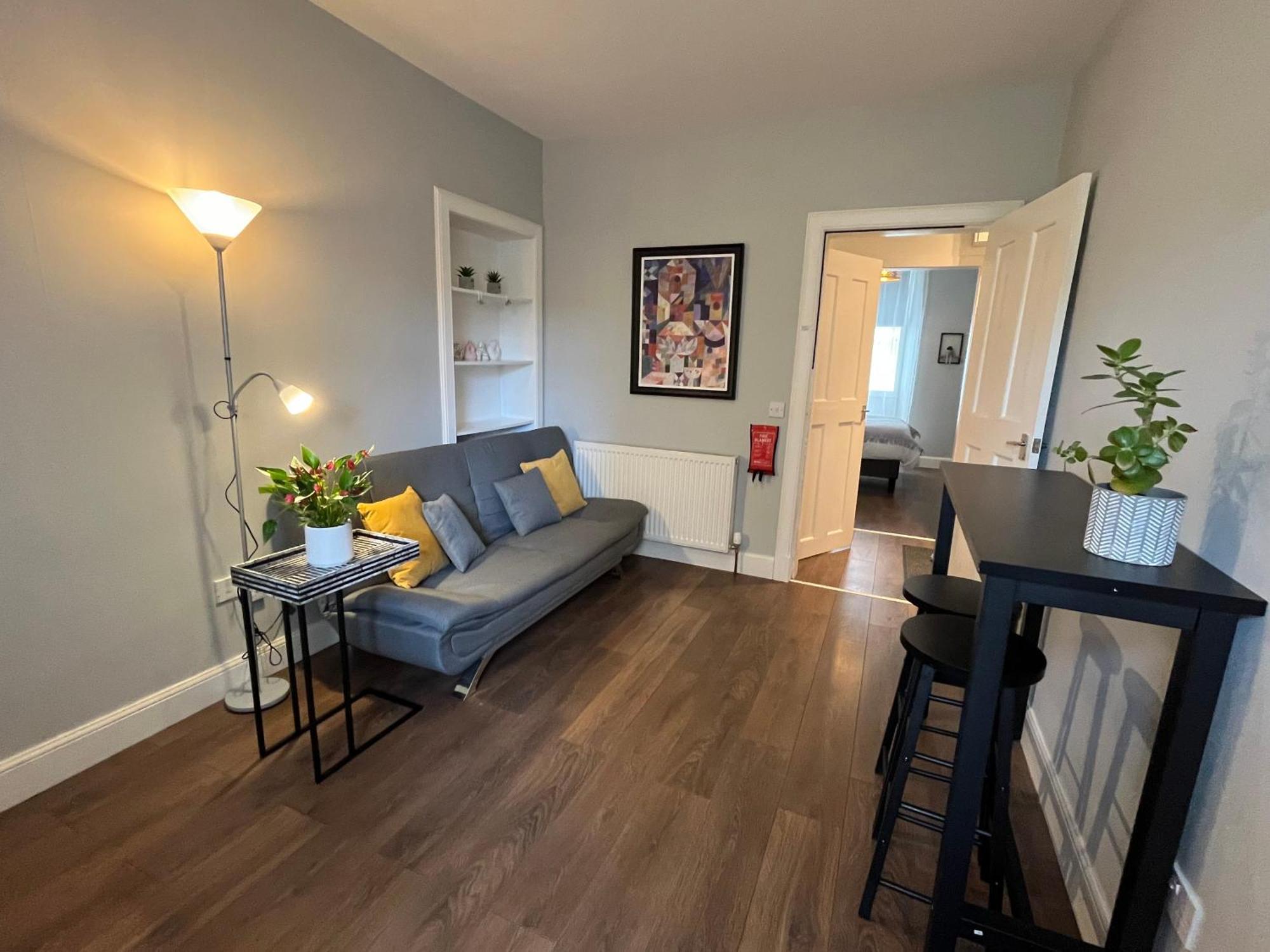 Comfortable One-bedroom Free Parking Space