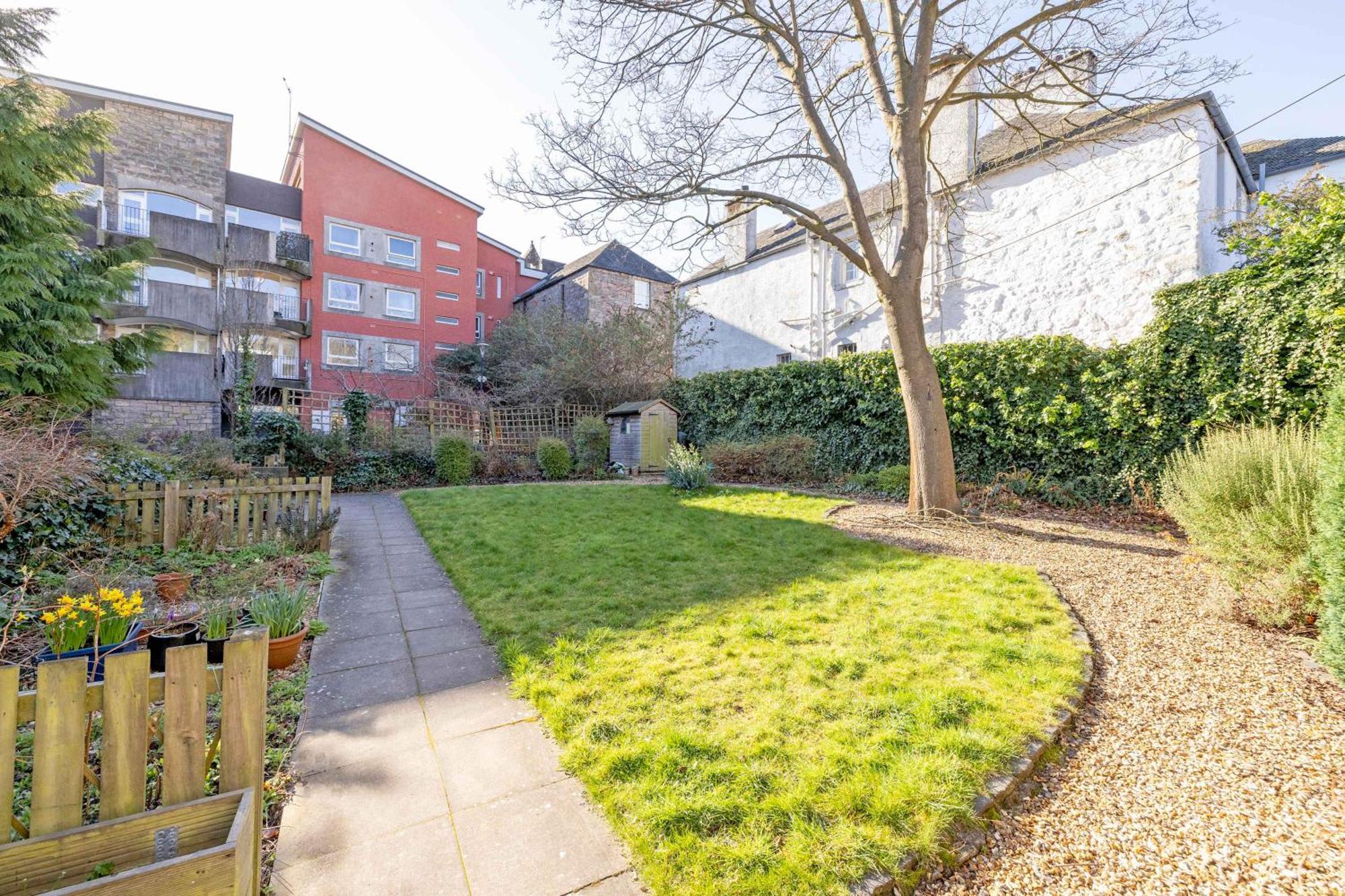 Joivy Secluded Brewery Apartment Edinburgh