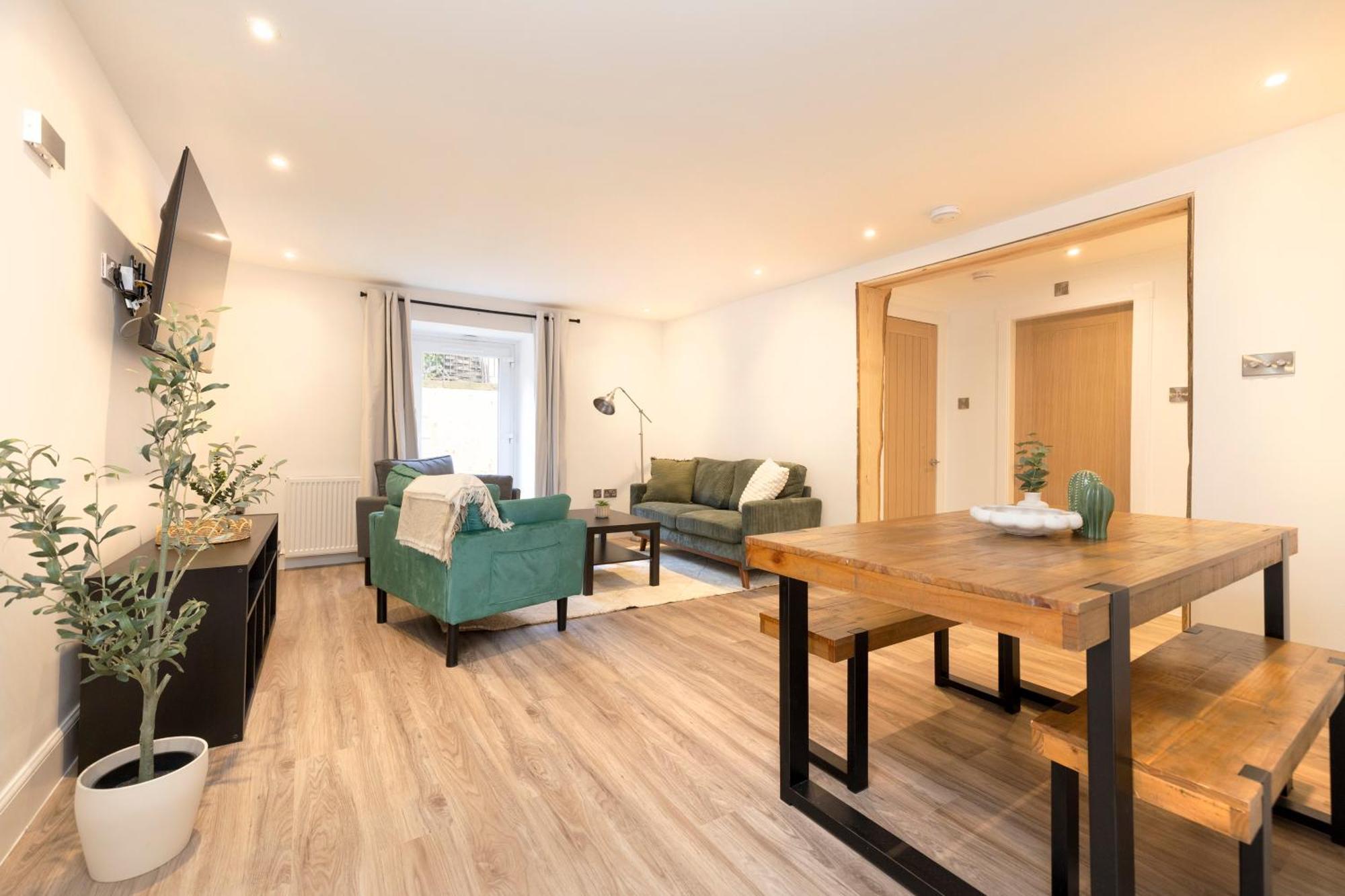 Joivy 3br Flat In Haymarket With Free Parking Edinburgh