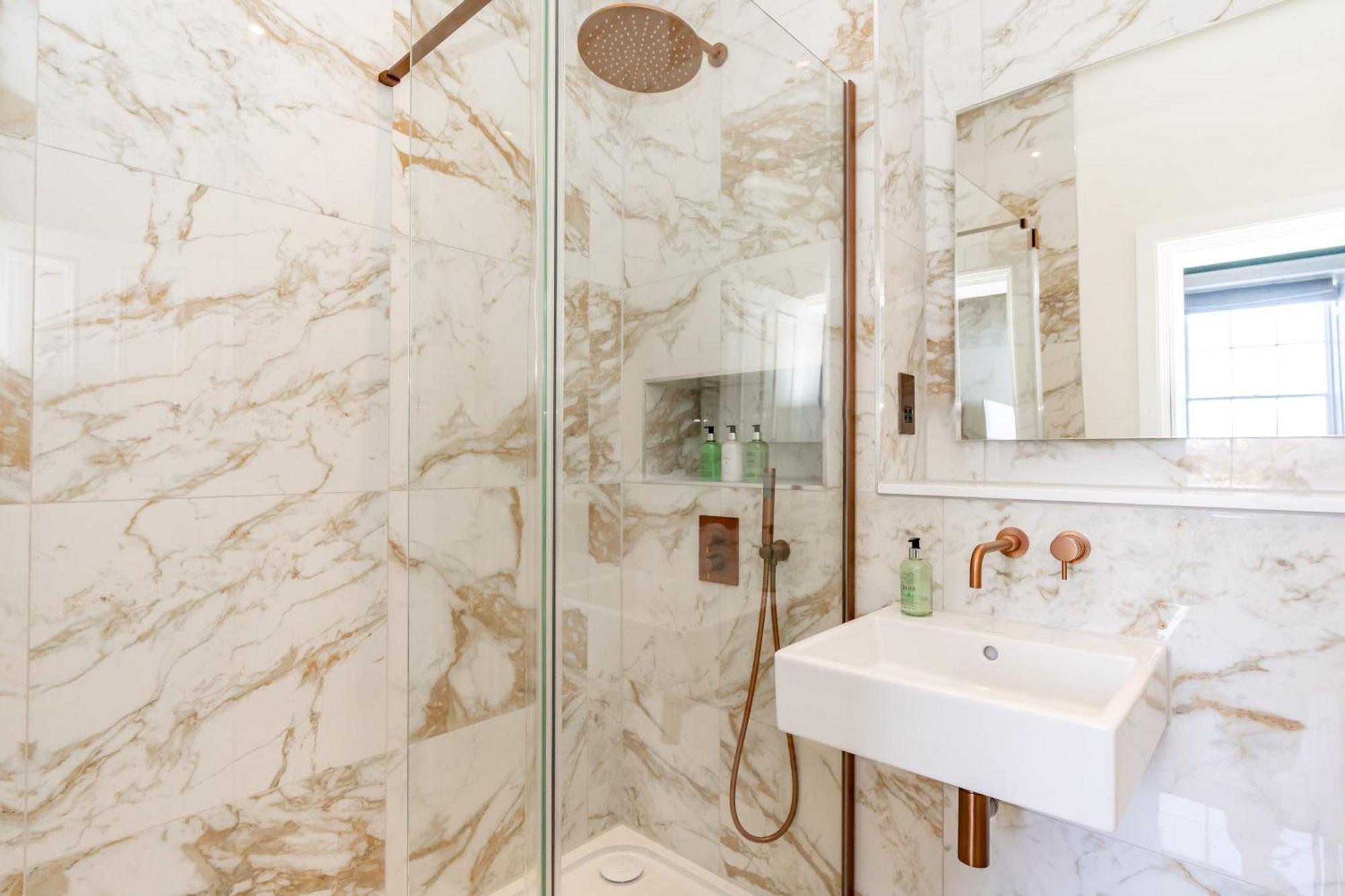 Apartment Dragon Luxury At 9 Albyn Place