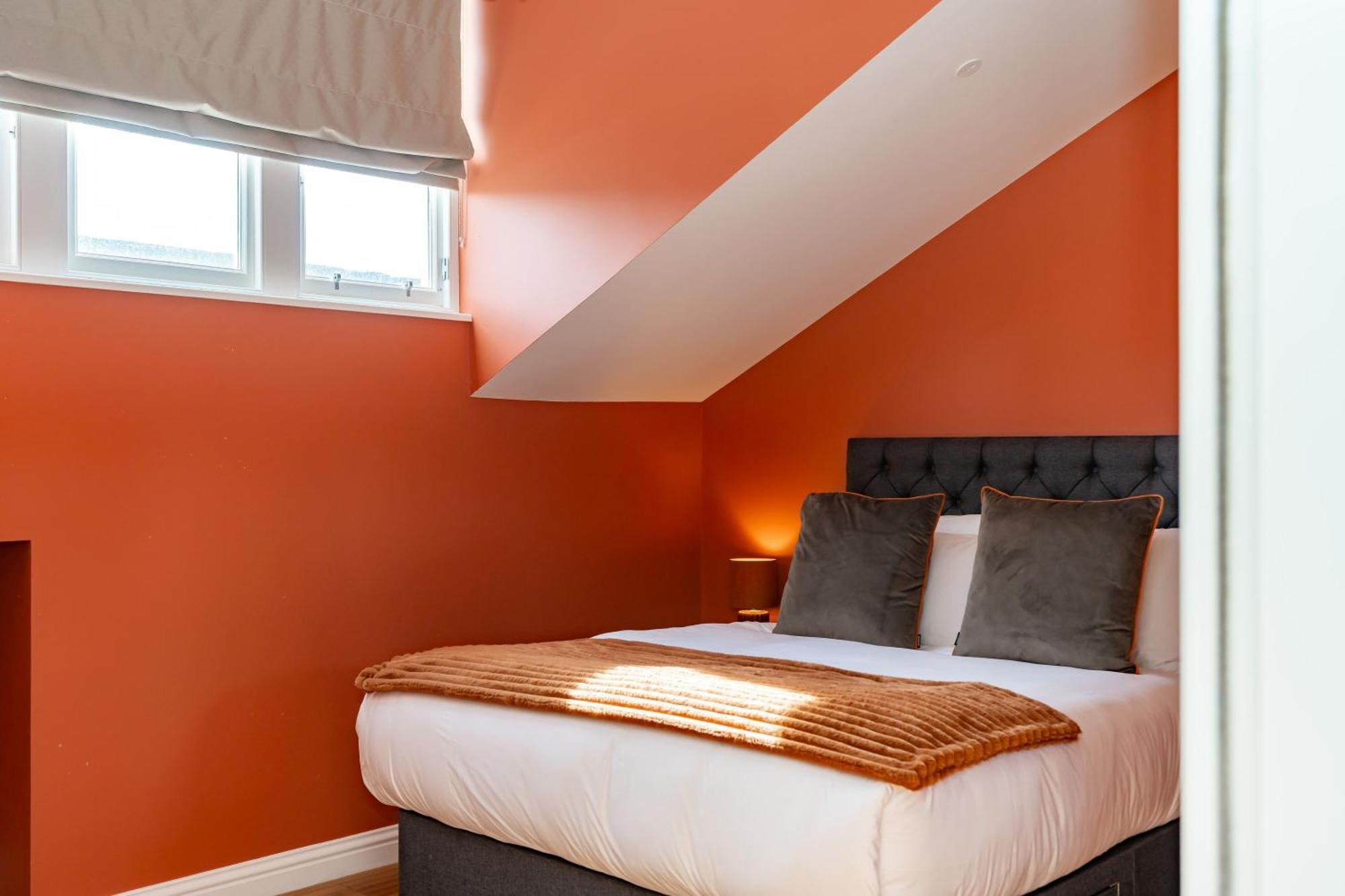 Dragon Luxury At 9 Albyn Place *