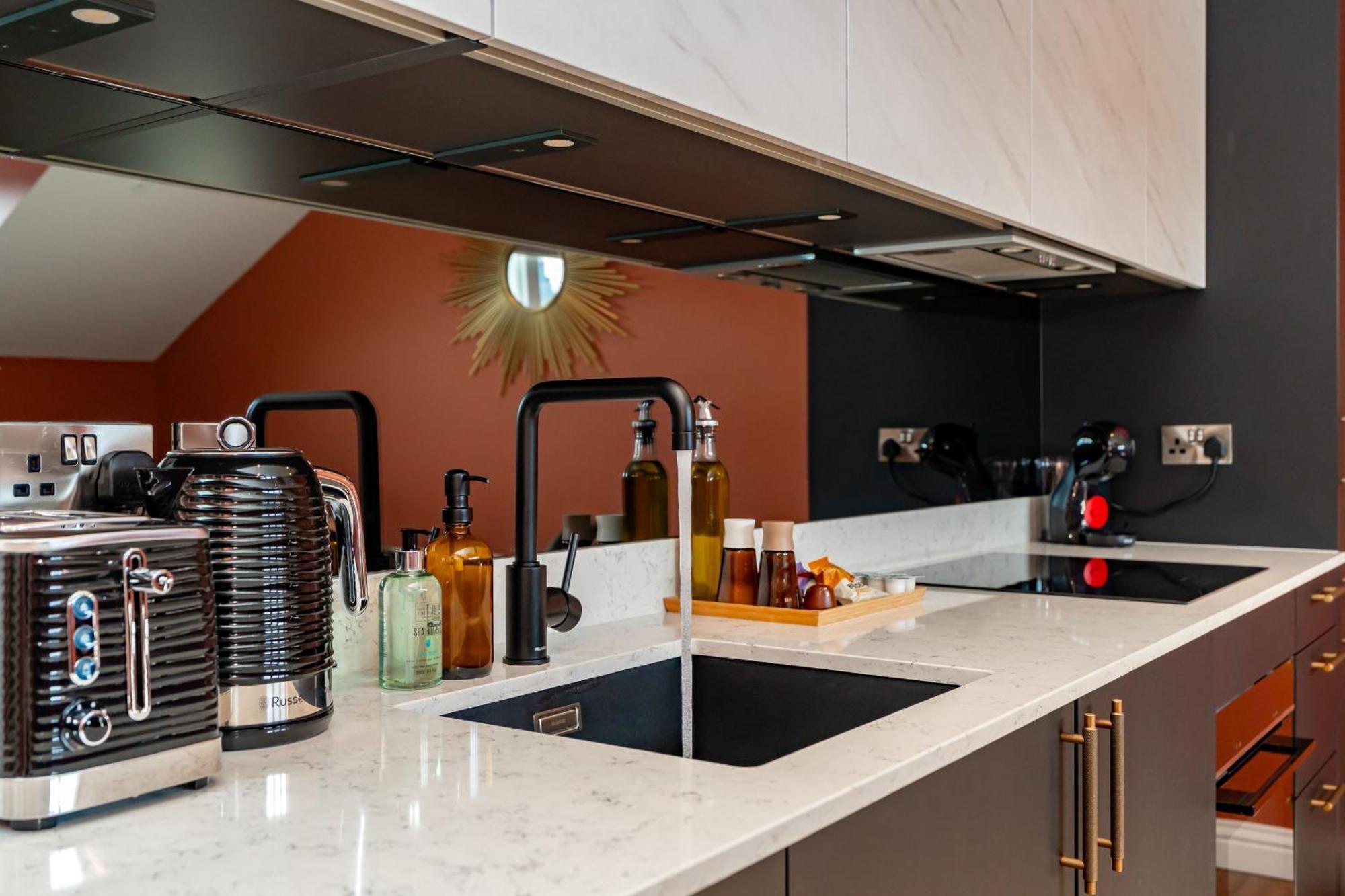 Dragon Luxury At 9 Albyn Place Apartment