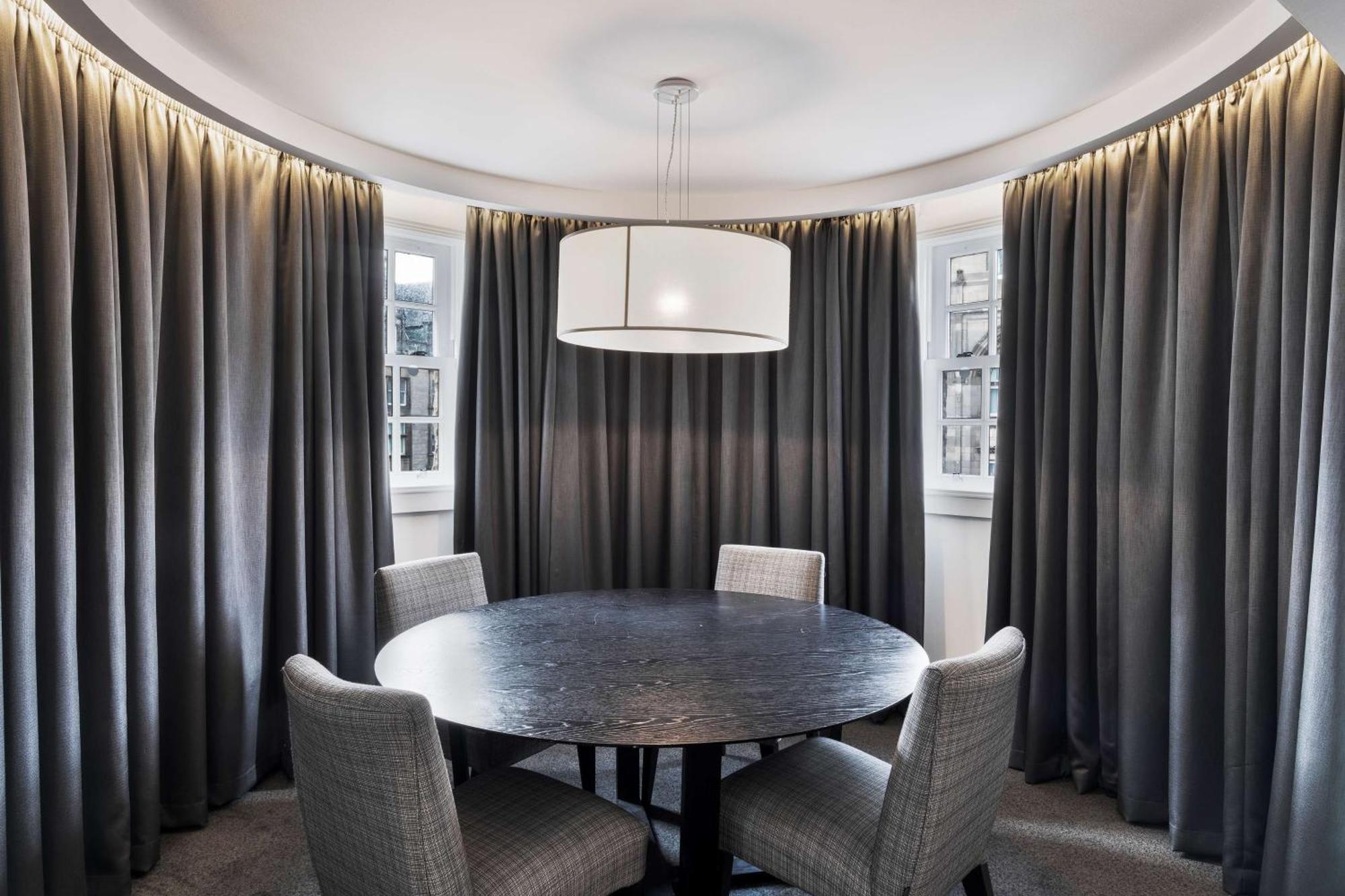 Radisson Blu Hotel, Centre Hotel 4*