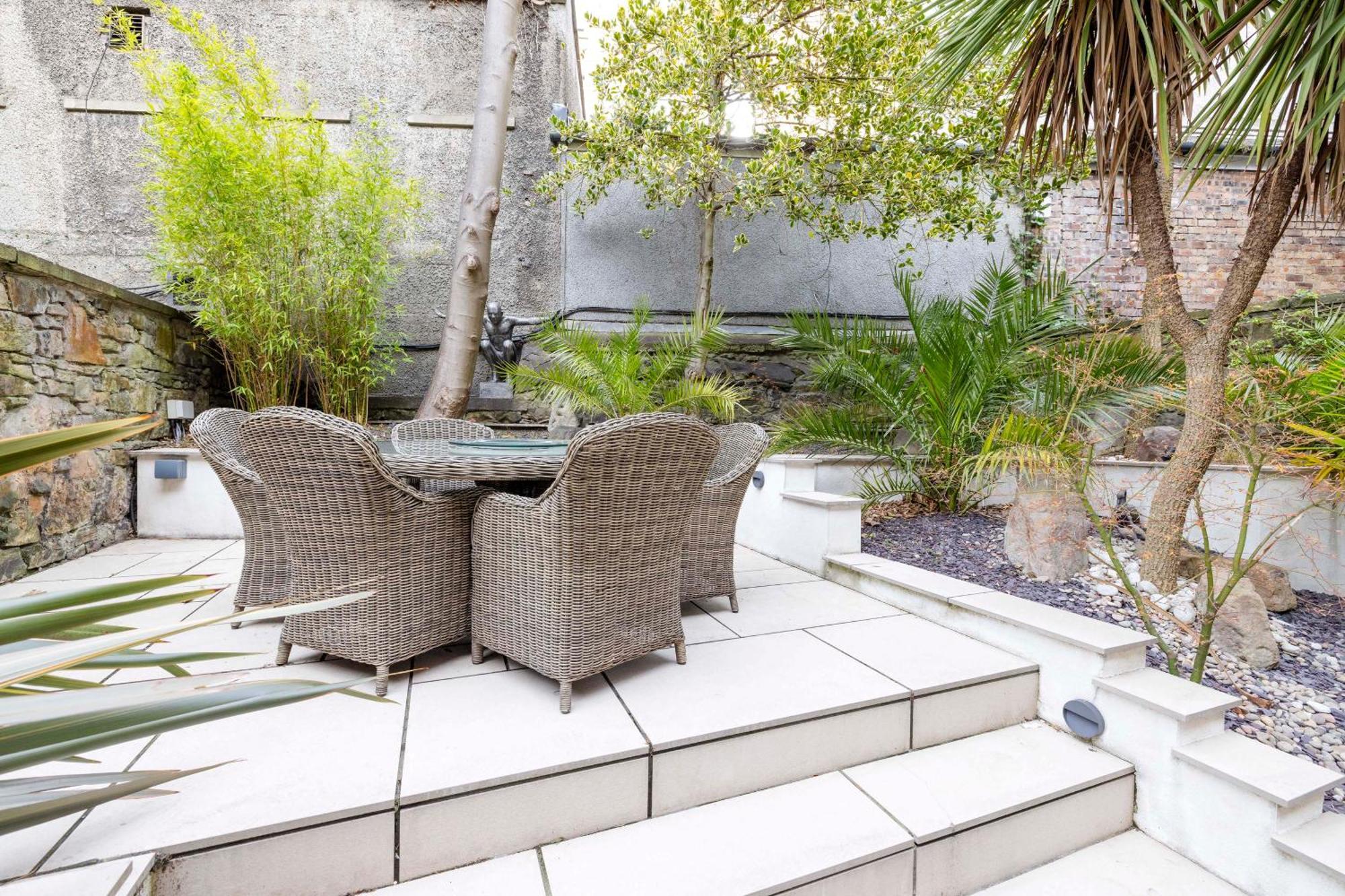 Joivy Ultra Luxe Near Princes Street Apartment Edinburgh