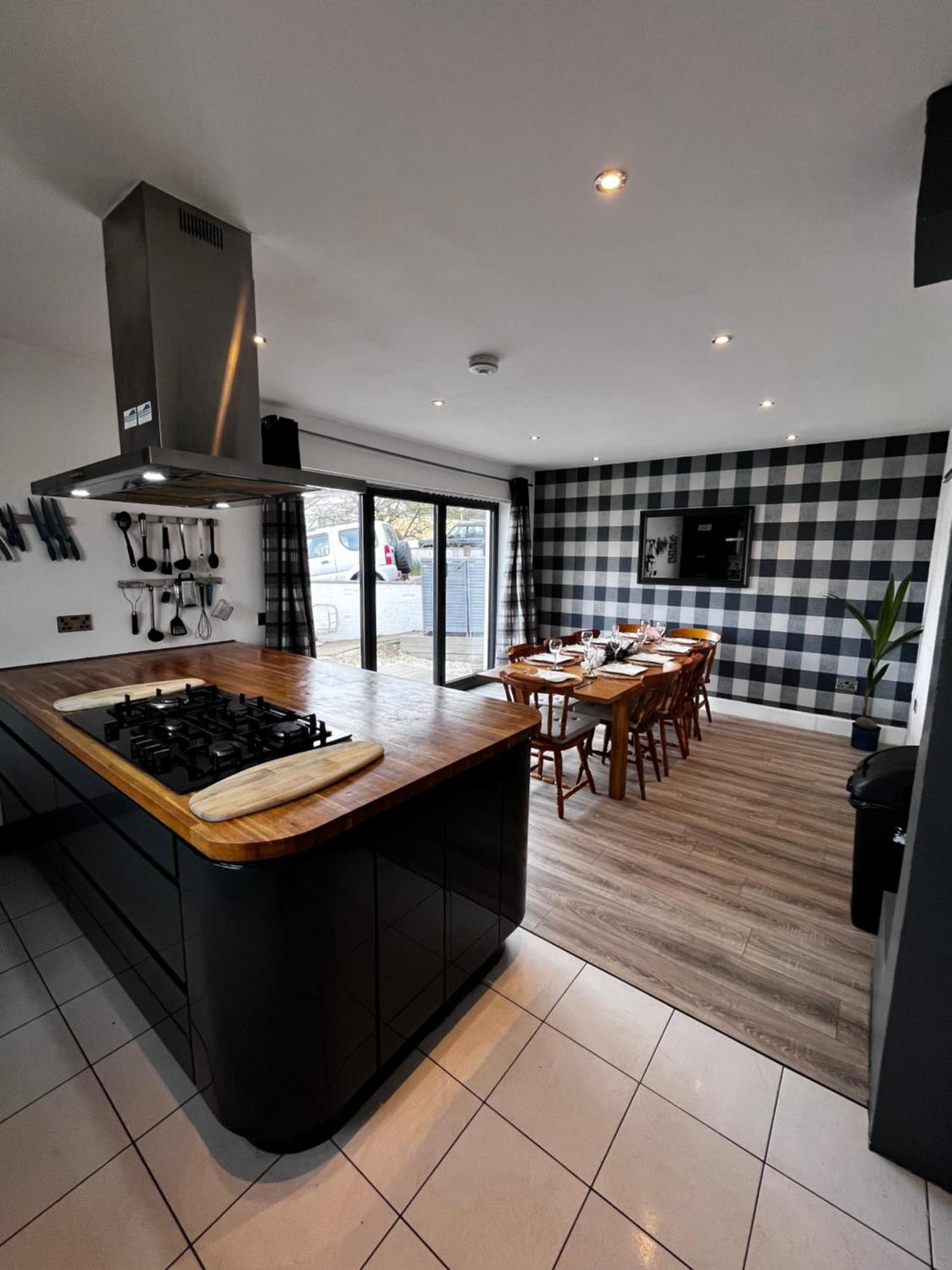 Dreghorn House 4 Bedrooms 3 Toilets 3 Reception Free Parking 233 Mbp Wifi Holiday home *