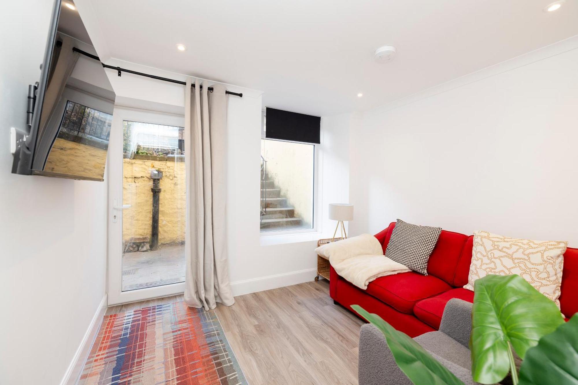 Joivy 3br Flat In Haymarket With Free Parking Apartment