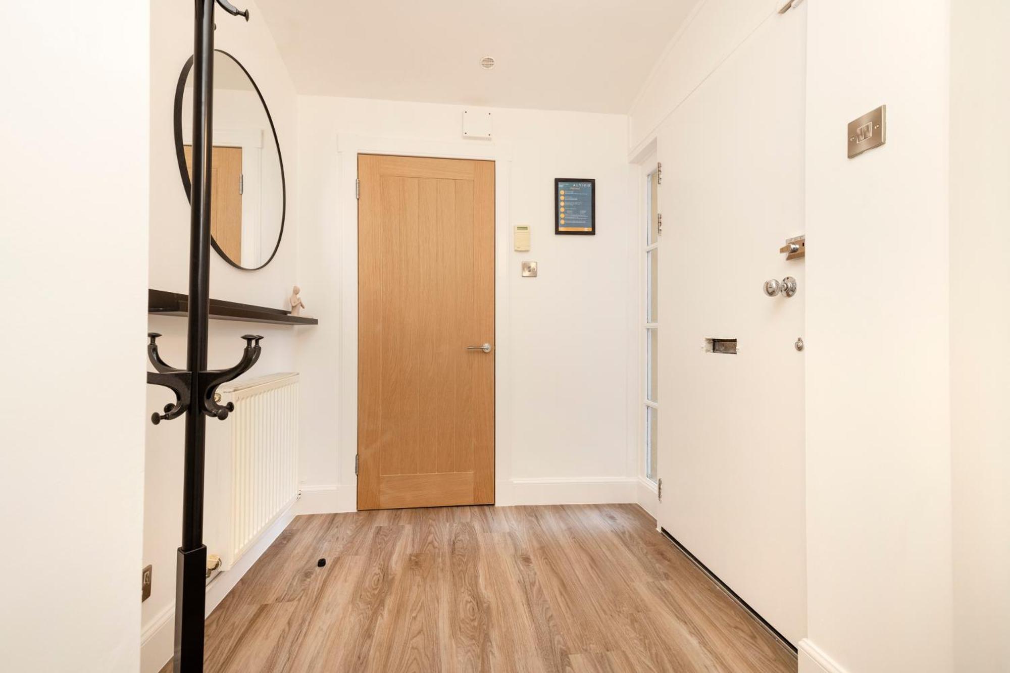 Joivy 3br Flat In Haymarket With Free Parking * Edinburgh