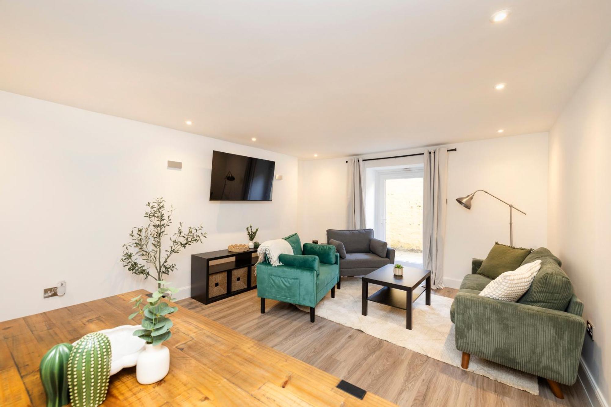 Joivy 3br Flat In Haymarket With Free Parking *