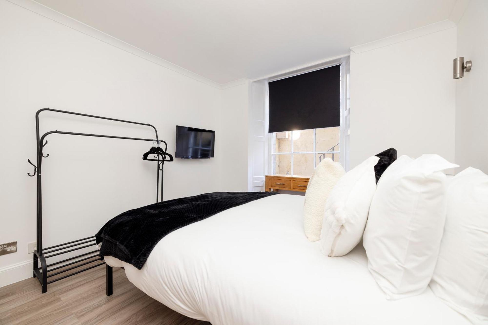 Joivy 3br Flat In Haymarket With Free Parking Edinburgh