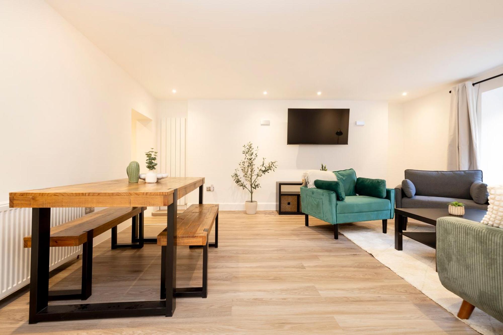 Joivy 3br Flat In Haymarket With Free Parking Apartment