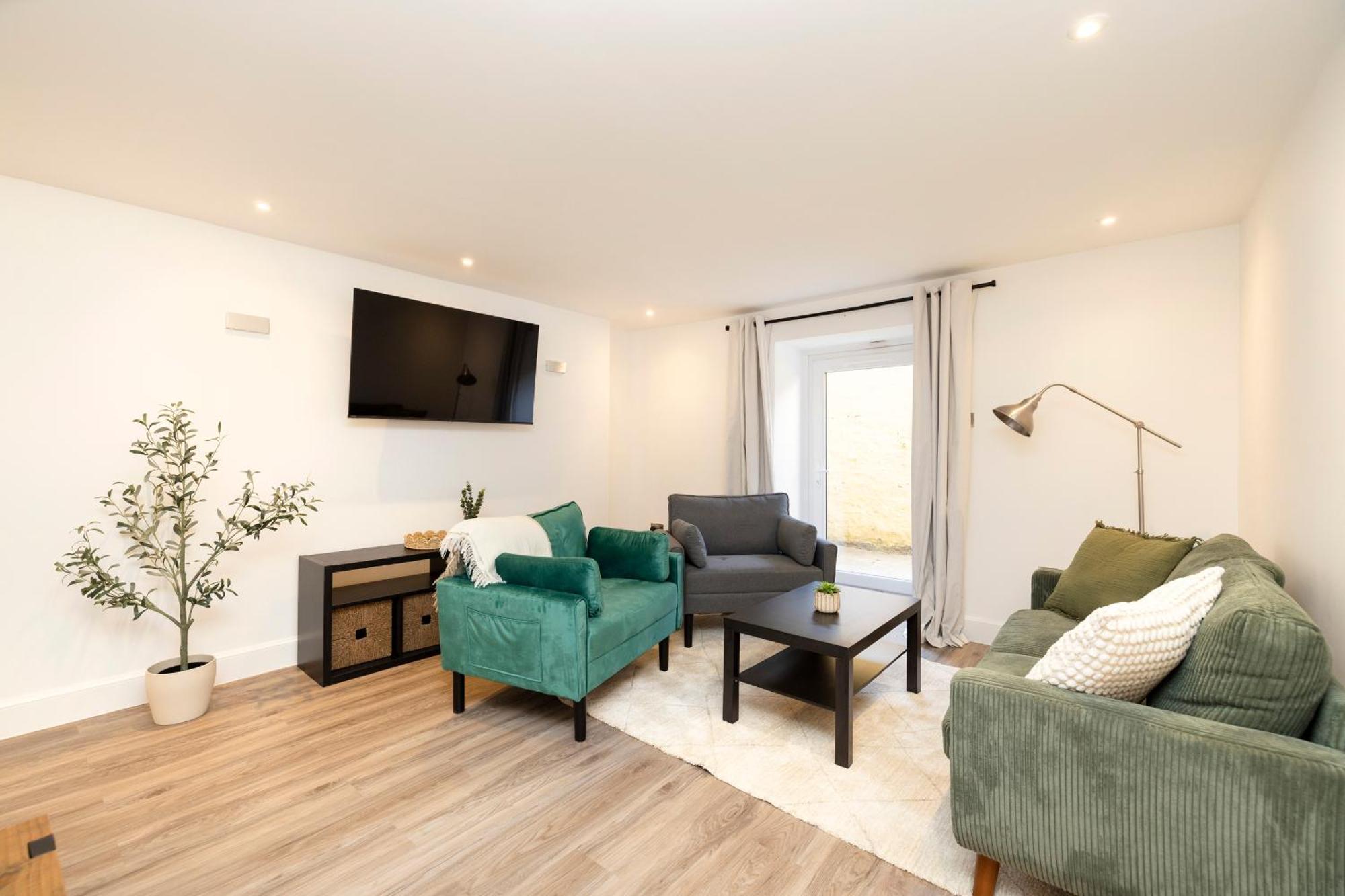 Joivy 3br Flat In Haymarket With Free Parking *
