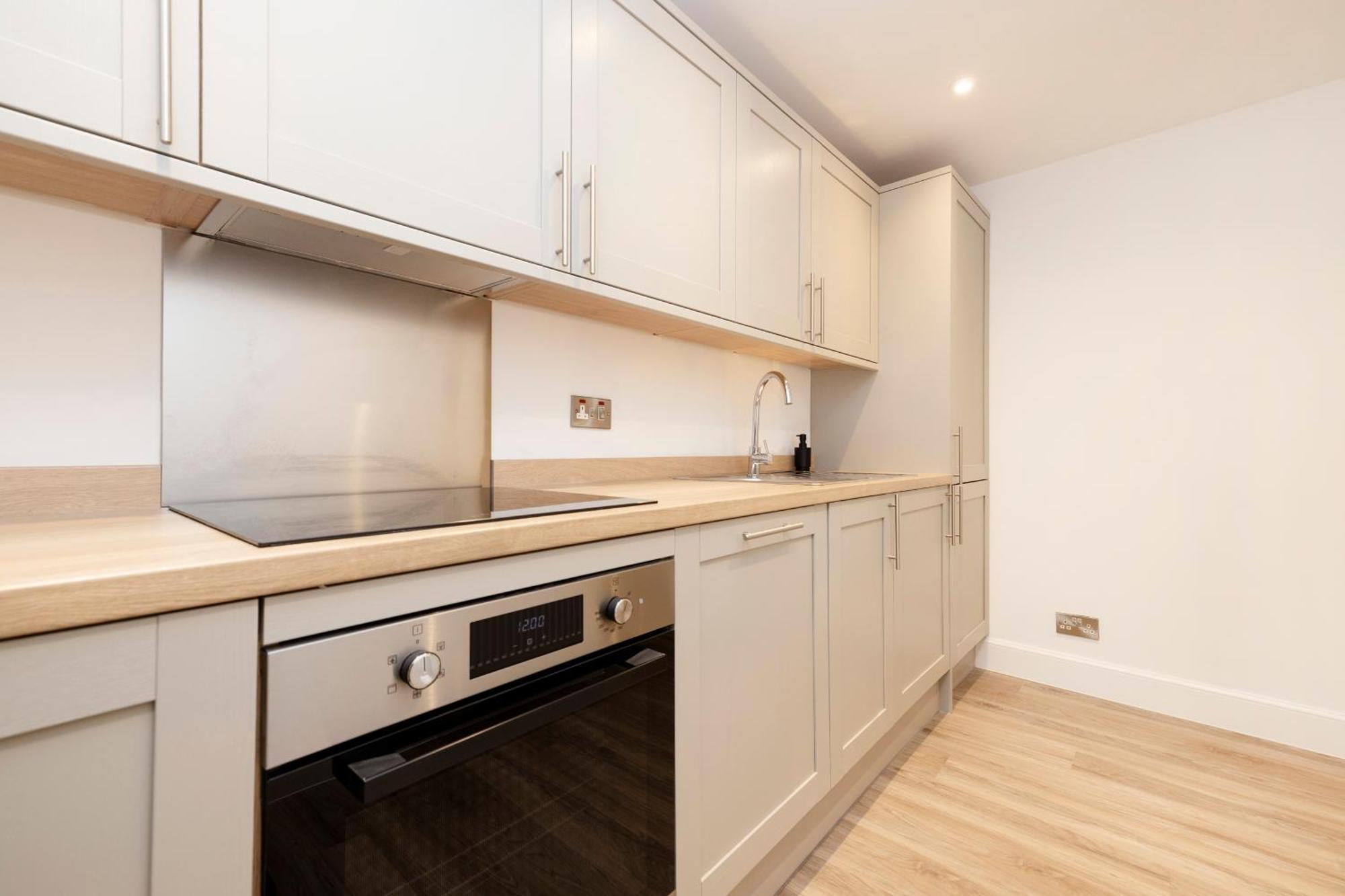 Joivy 3br Flat In Haymarket With Free Parking Edinburgh