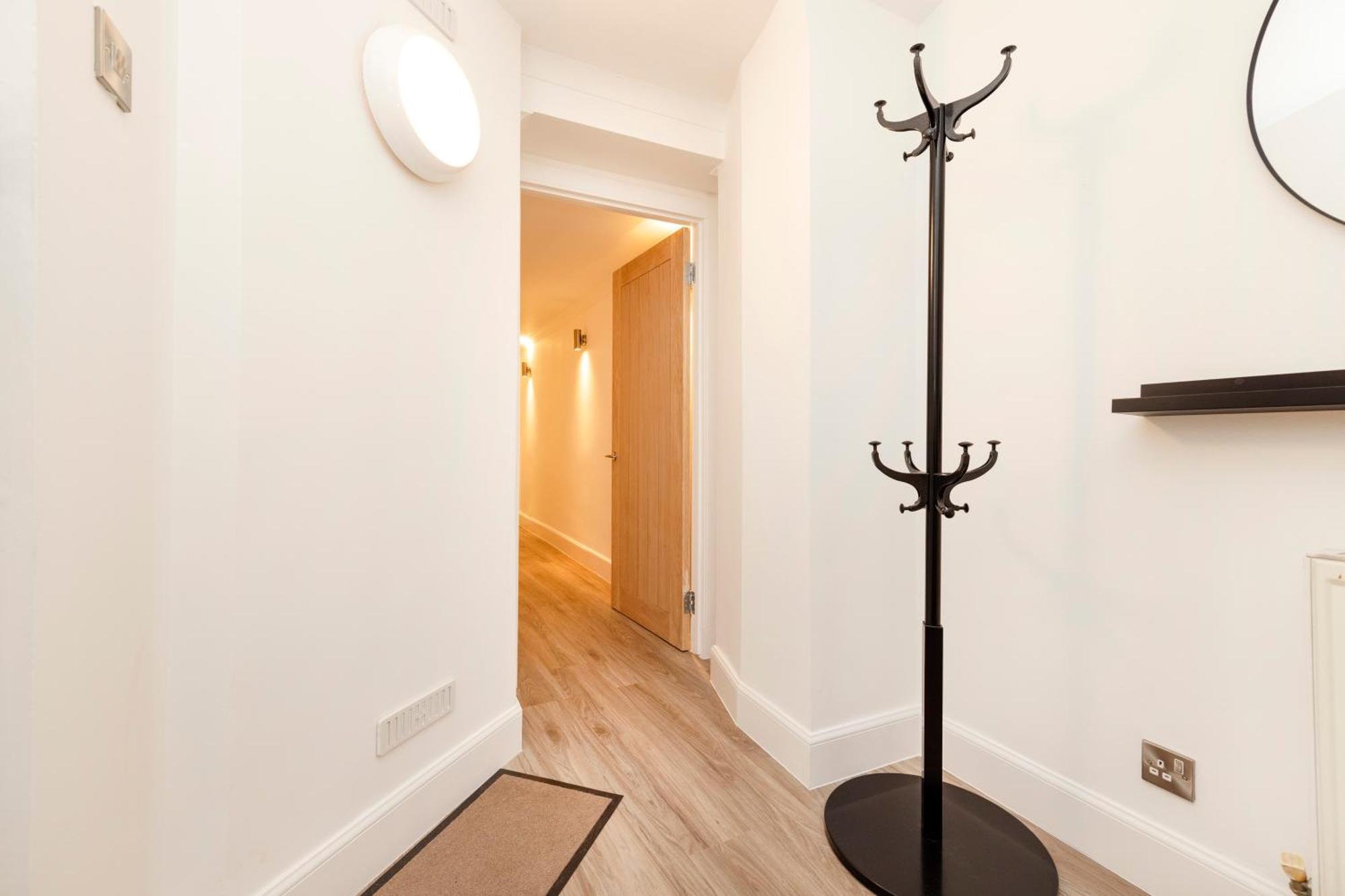 Joivy 3br Flat In Haymarket With Free Parking Apartment