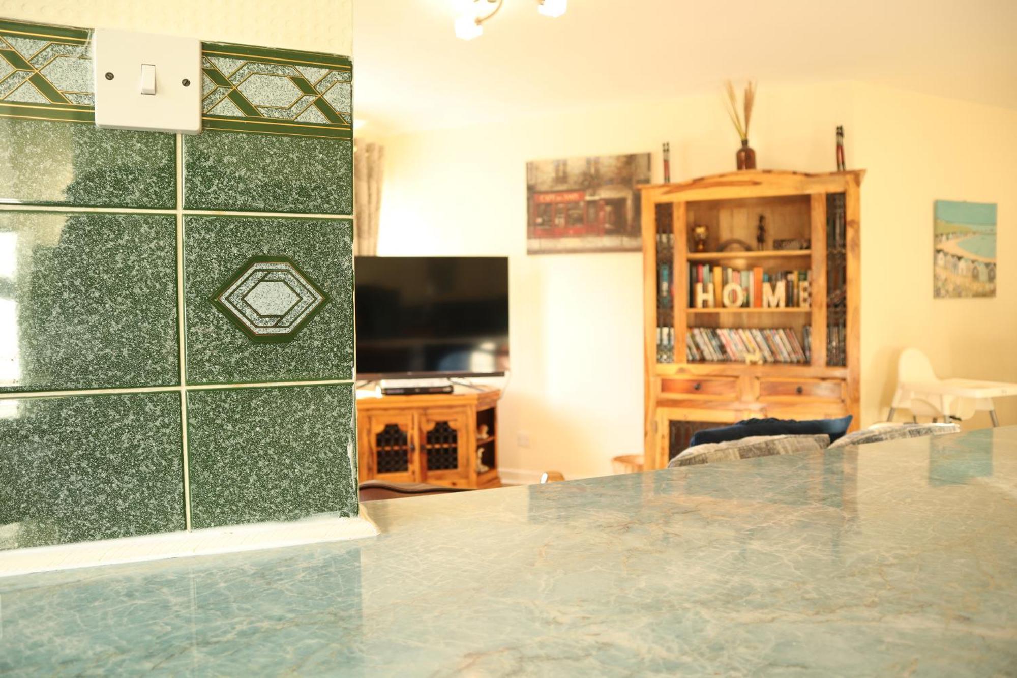 3 Bedrooms Flat In Old Town Sleeps 6 *