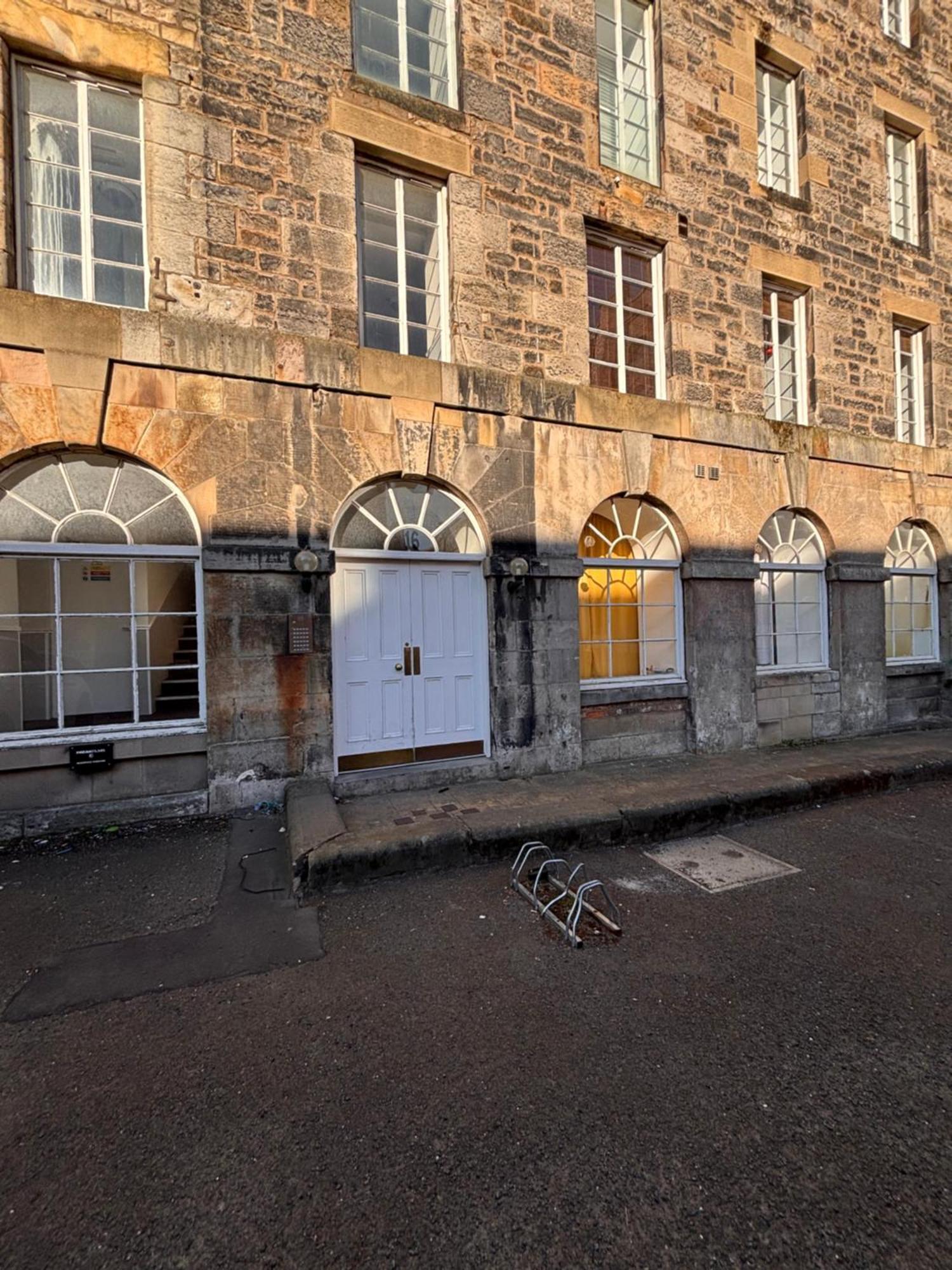 The Shore Modern 2 Bedroom Apartment Edinburgh