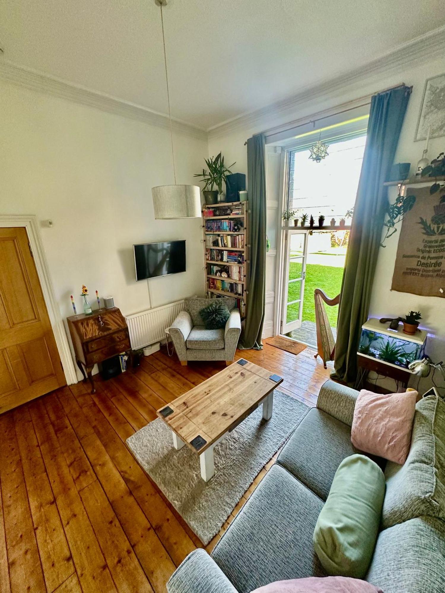 Quirky In Leith Apartment