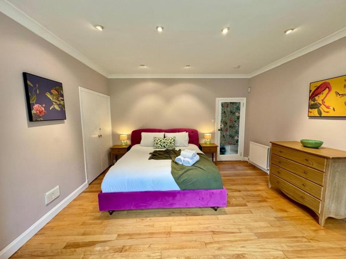 Amulree, * Edinburgh