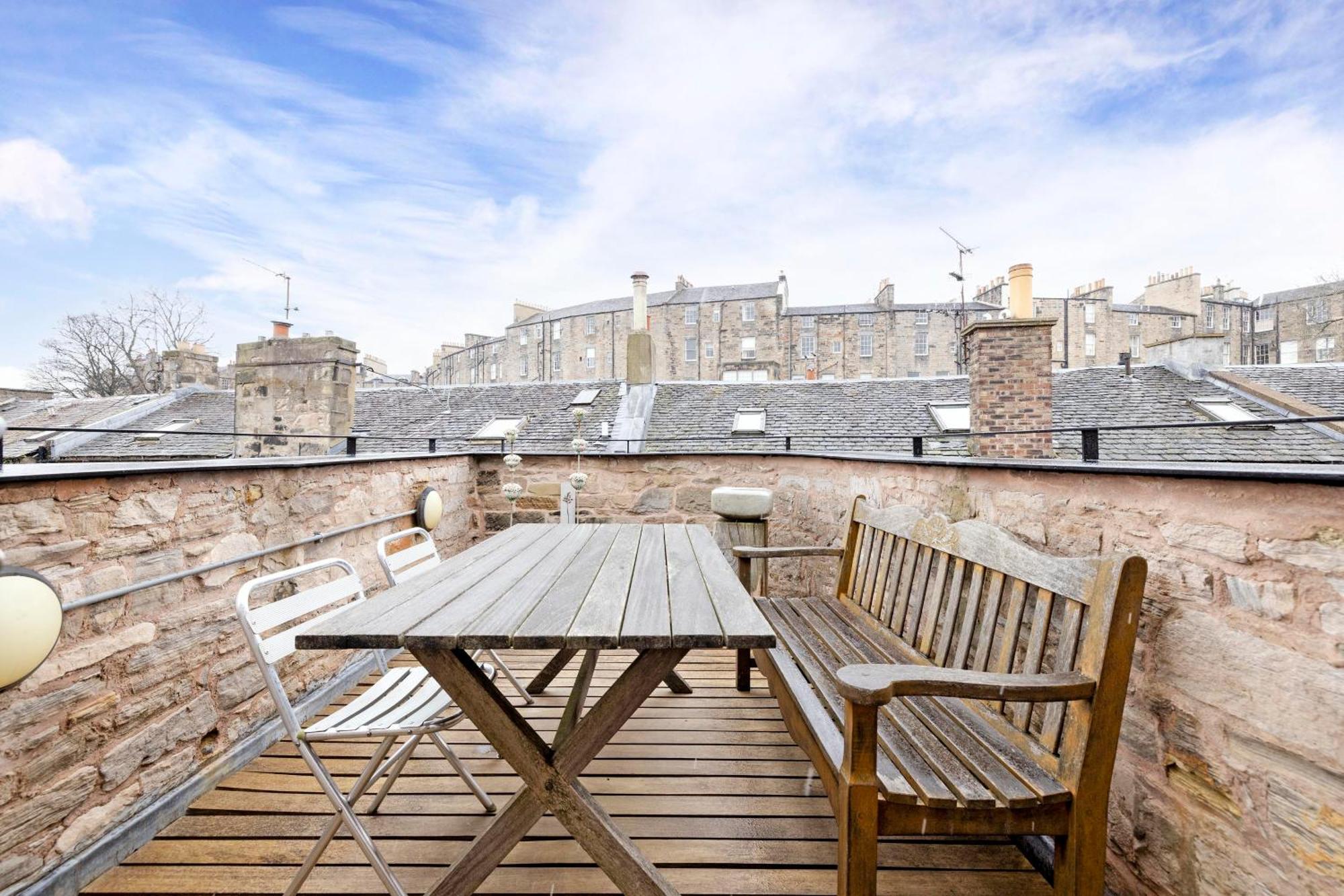 Apartment New Town Deluxe With Terrace *