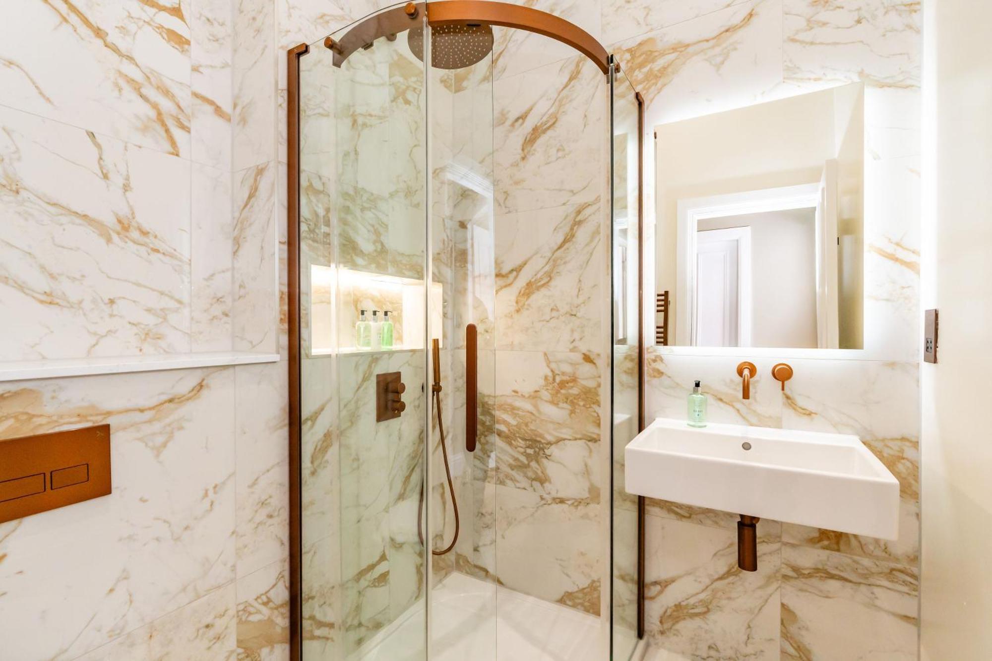 Dragon Luxury At 9 Albyn Place