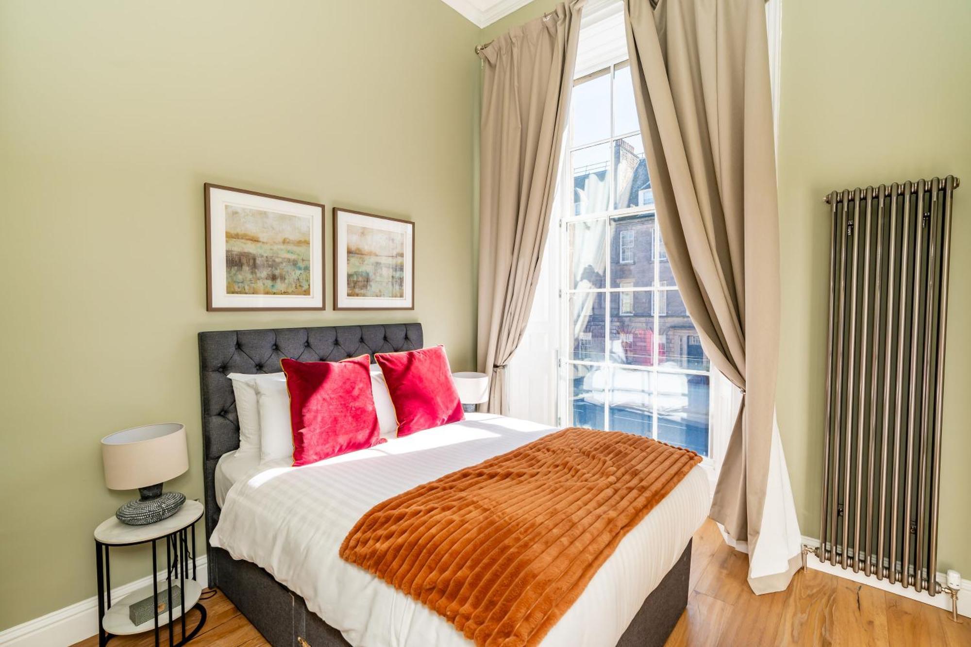 Apartment Dragon Luxury At 9 Albyn Place