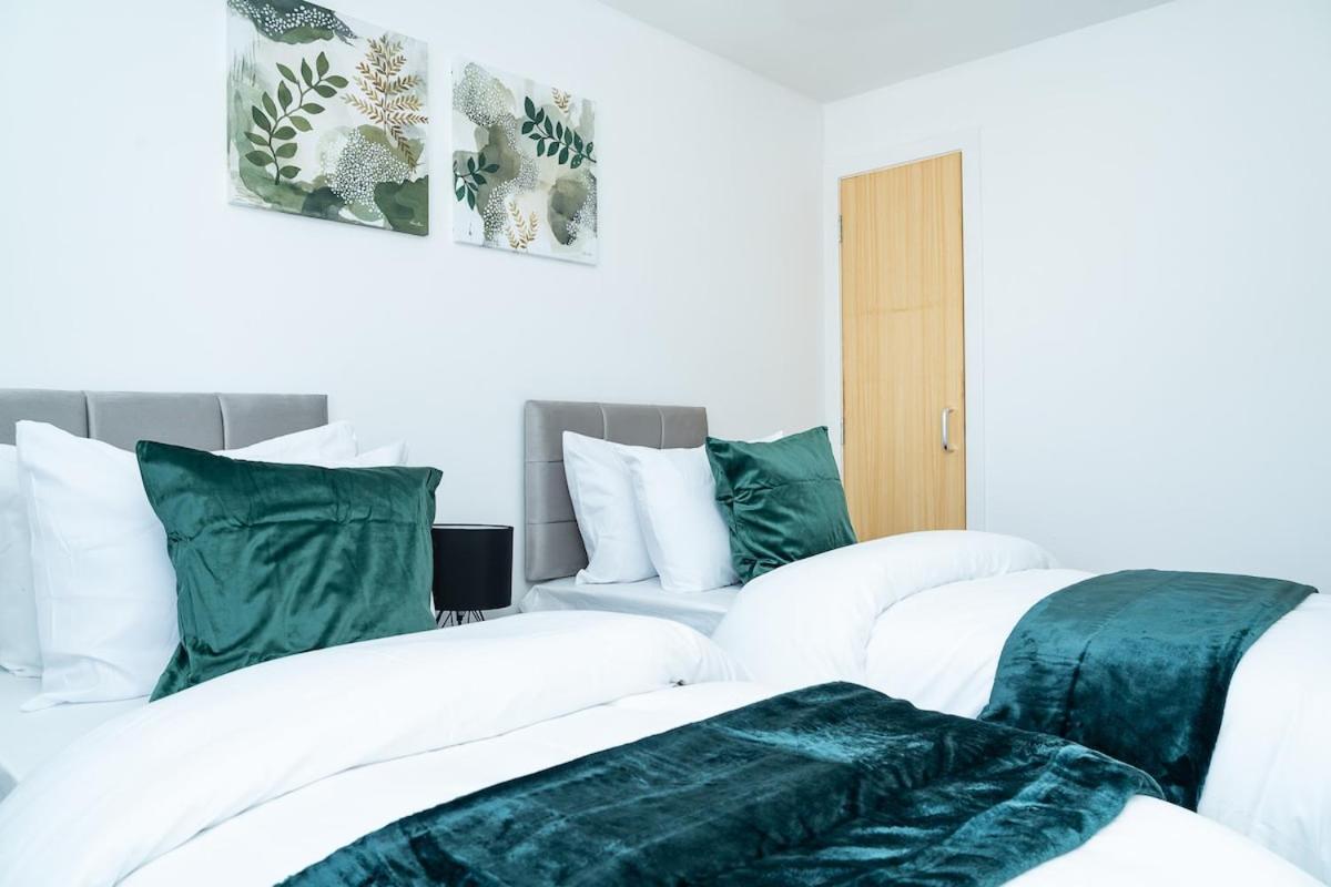 Luxury 3-bed Townhouse With Free Parking And