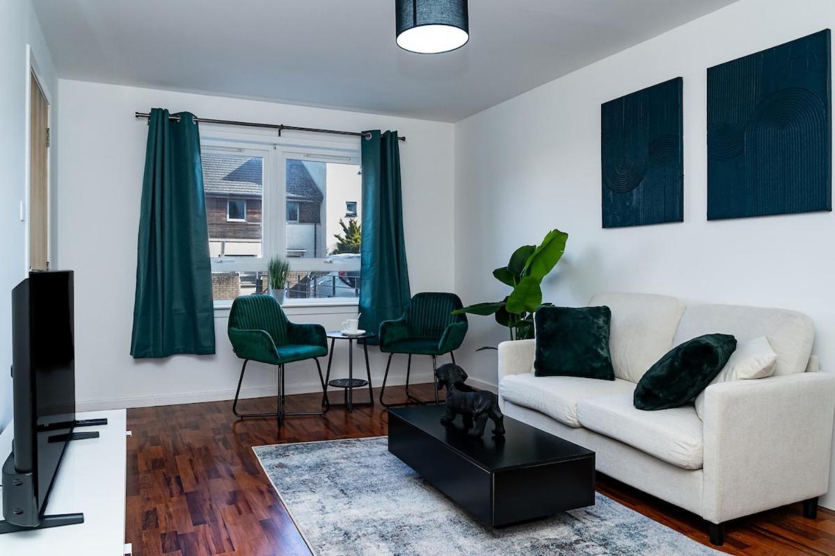 Luxury 3-bed Townhouse With Free Parking And