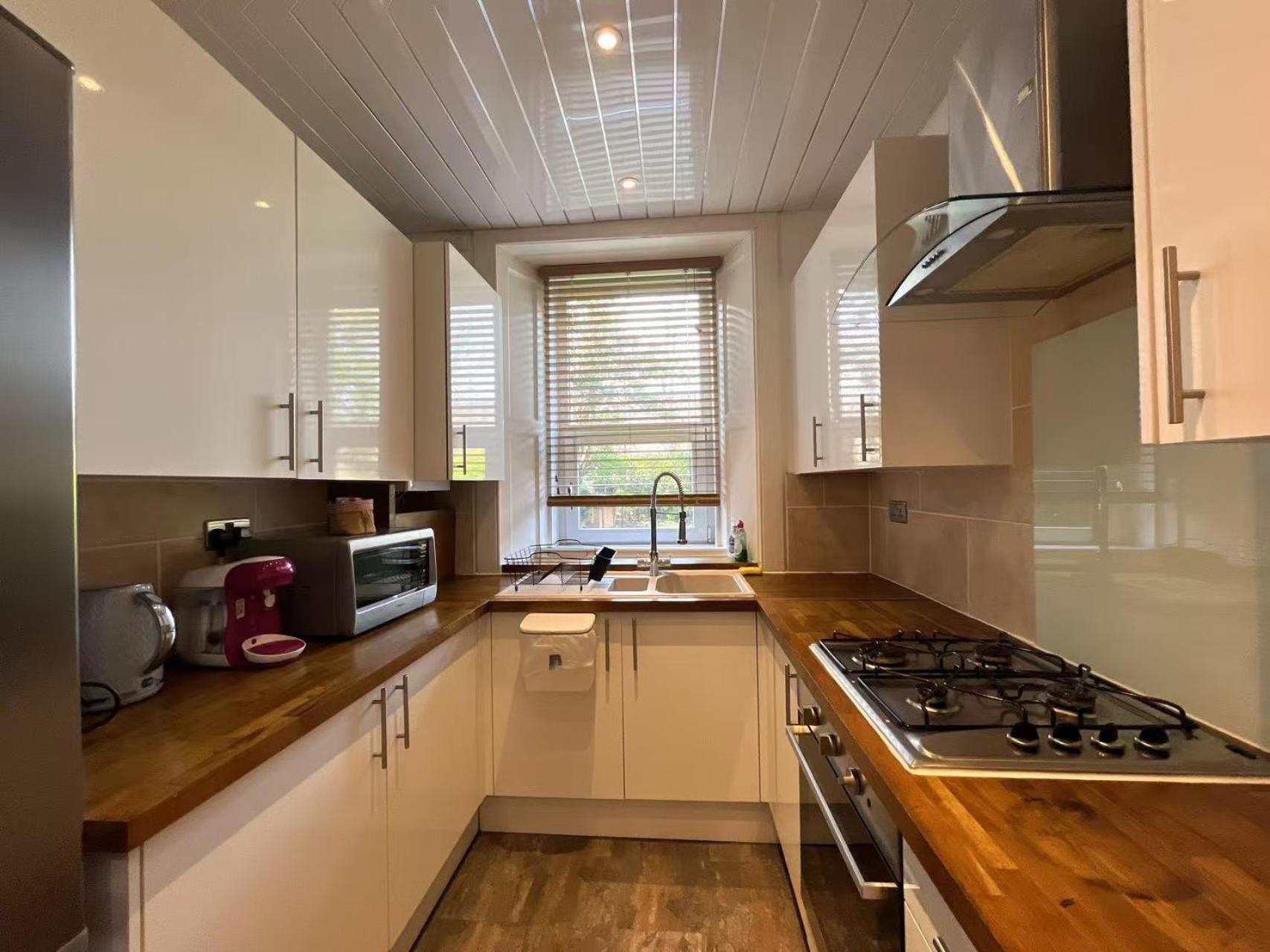 Lovely Two Bedrooms Edinburgh