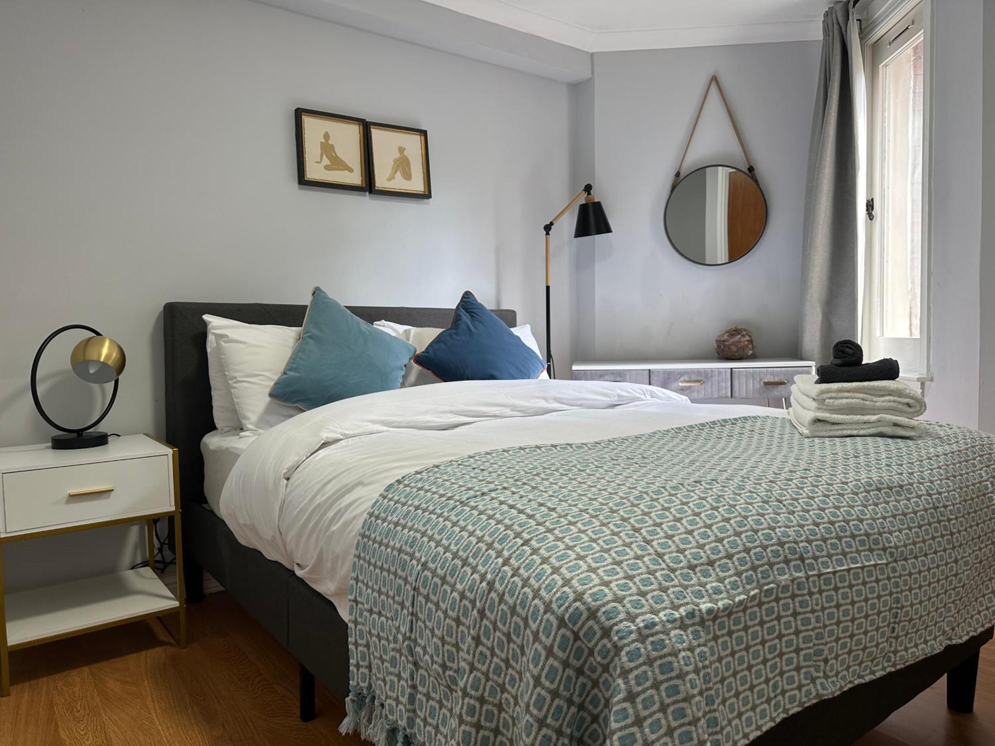 Private Main Door Lovely 2 Bedroom * Edinburgh