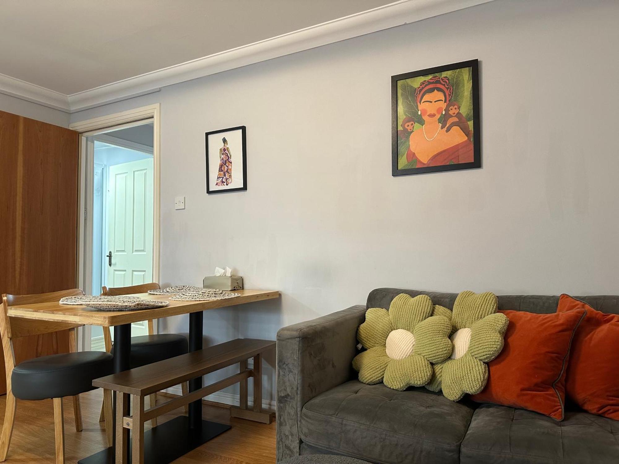 Private Main Door Lovely 2 Bedroom * Edinburgh