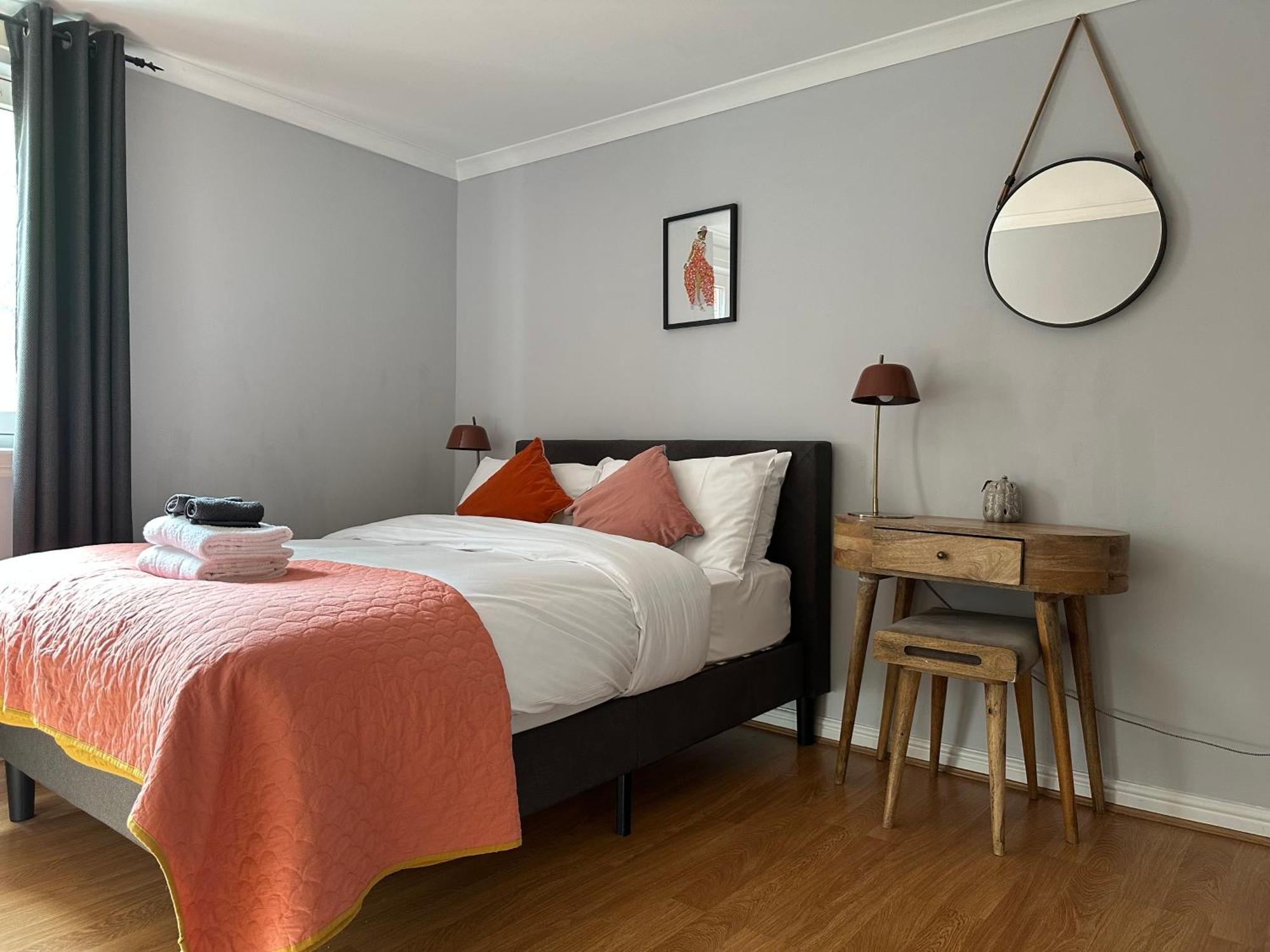 Private Main Door Lovely 2 Bedroom Apartment Edinburgh
