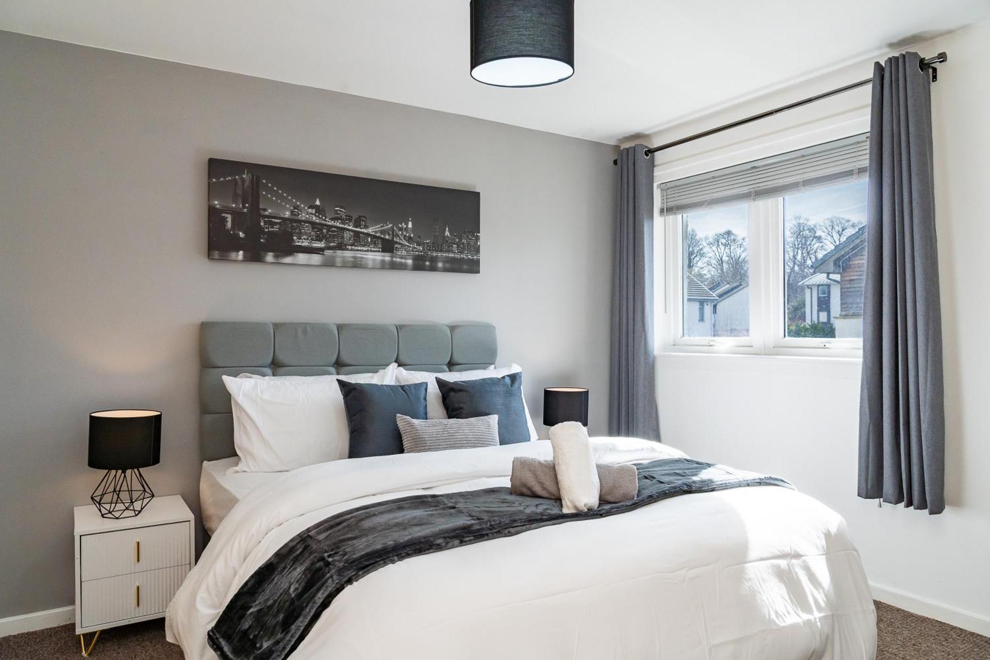Luxury 3-bed Townhouse With Free Parking And Apartment *