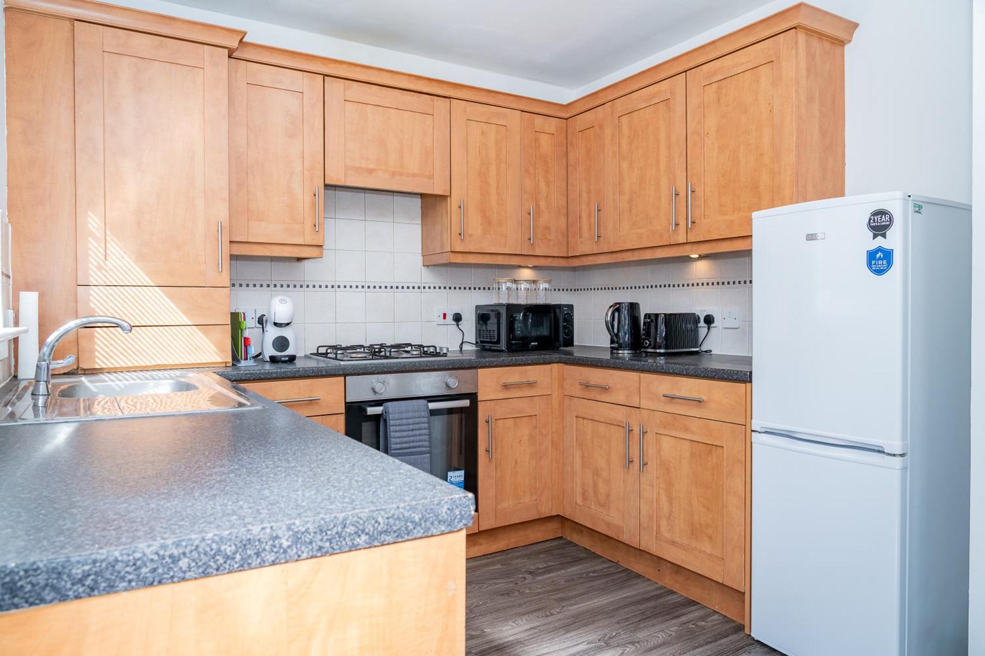 Luxury 3-bed Townhouse With Free Parking And Apartment