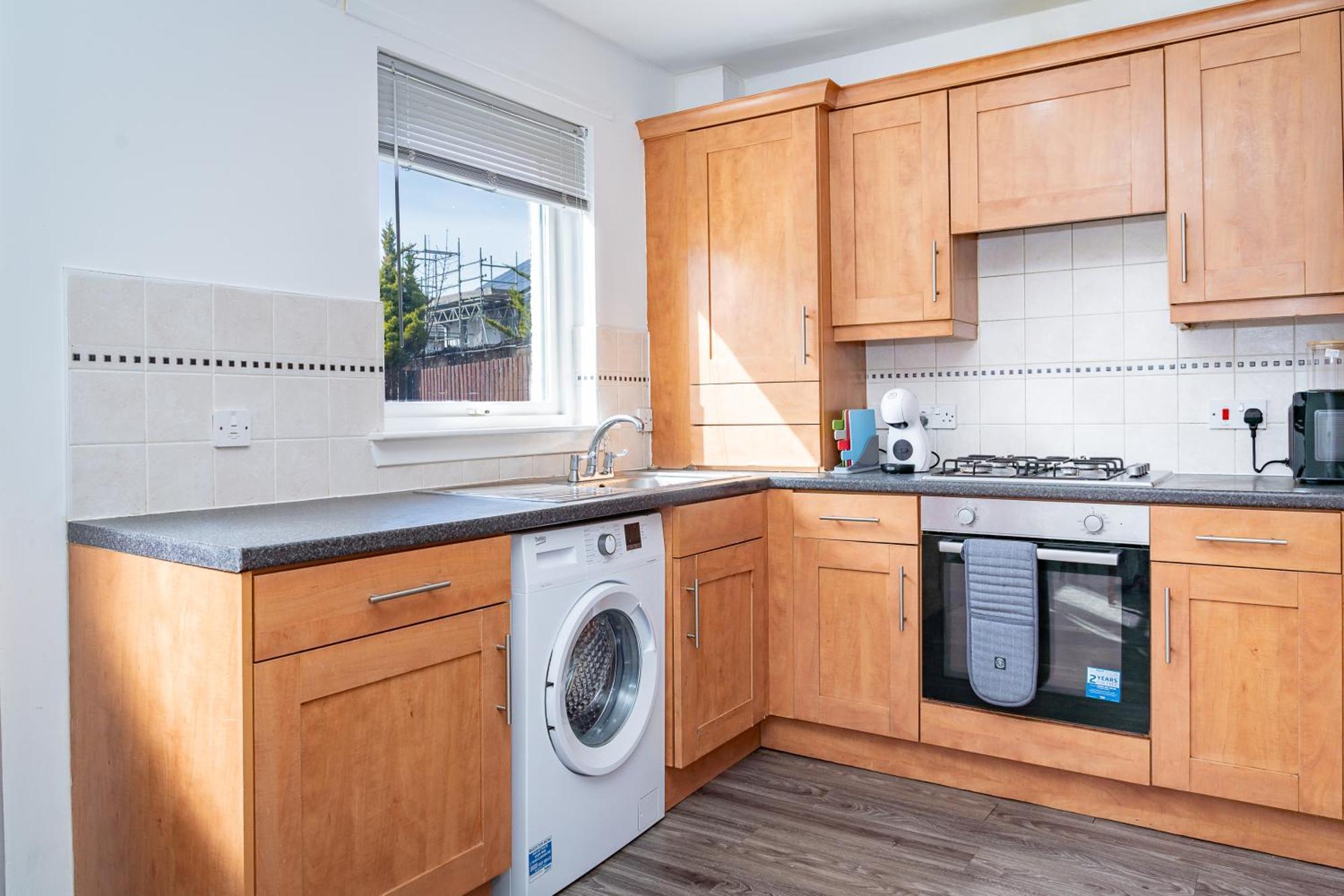 Luxury 3-bed Townhouse With Free Parking And