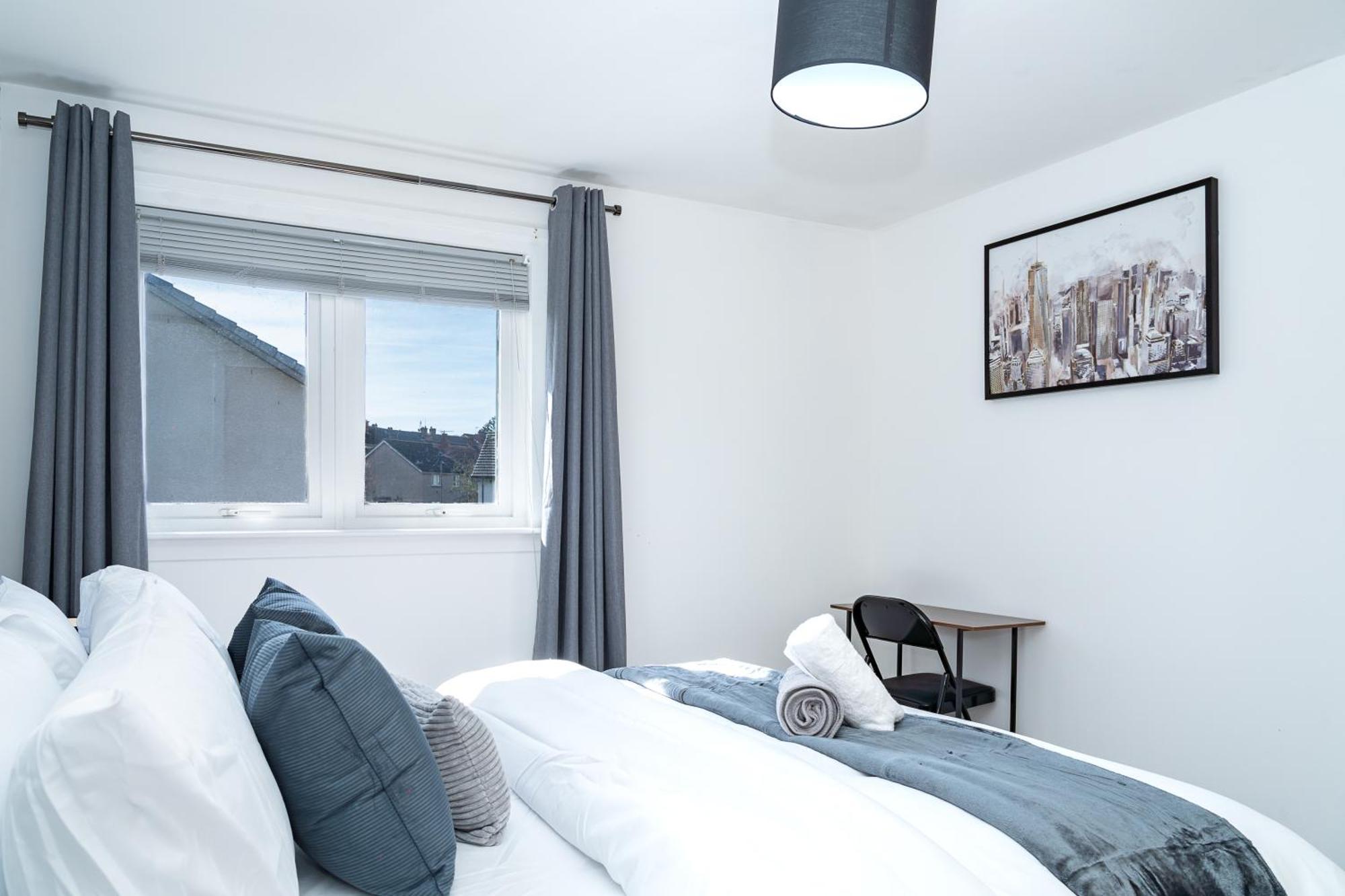 Luxury 3-bed Townhouse With Free Parking And Apartment *