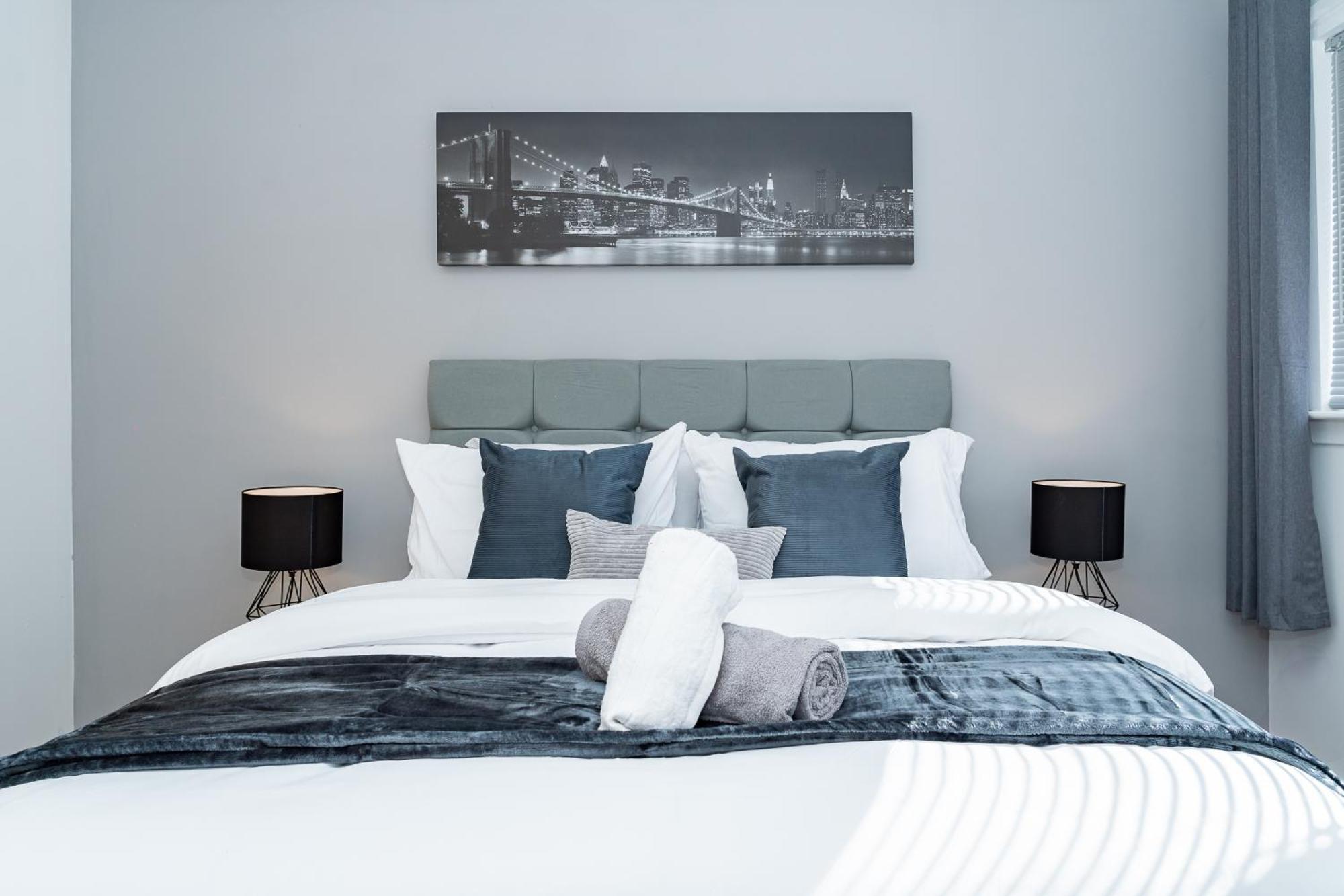 Luxury 3-bed Townhouse With Free Parking And *