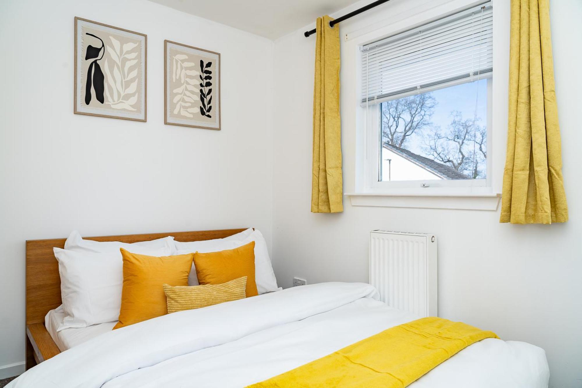 Luxury 3-bed Townhouse With Free Parking And Apartment *