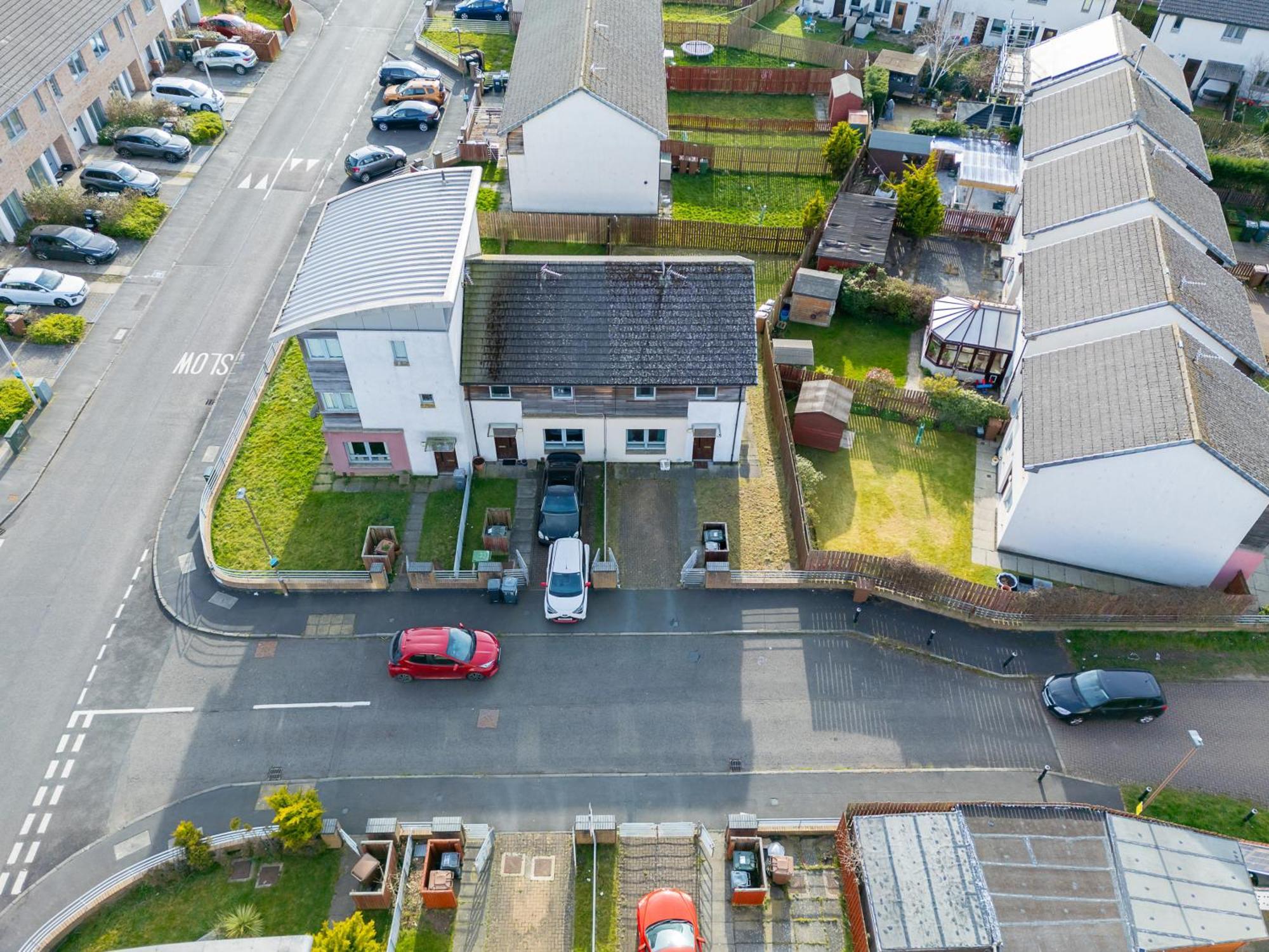 Luxury 3-bed Townhouse With Free Parking And Apartment *