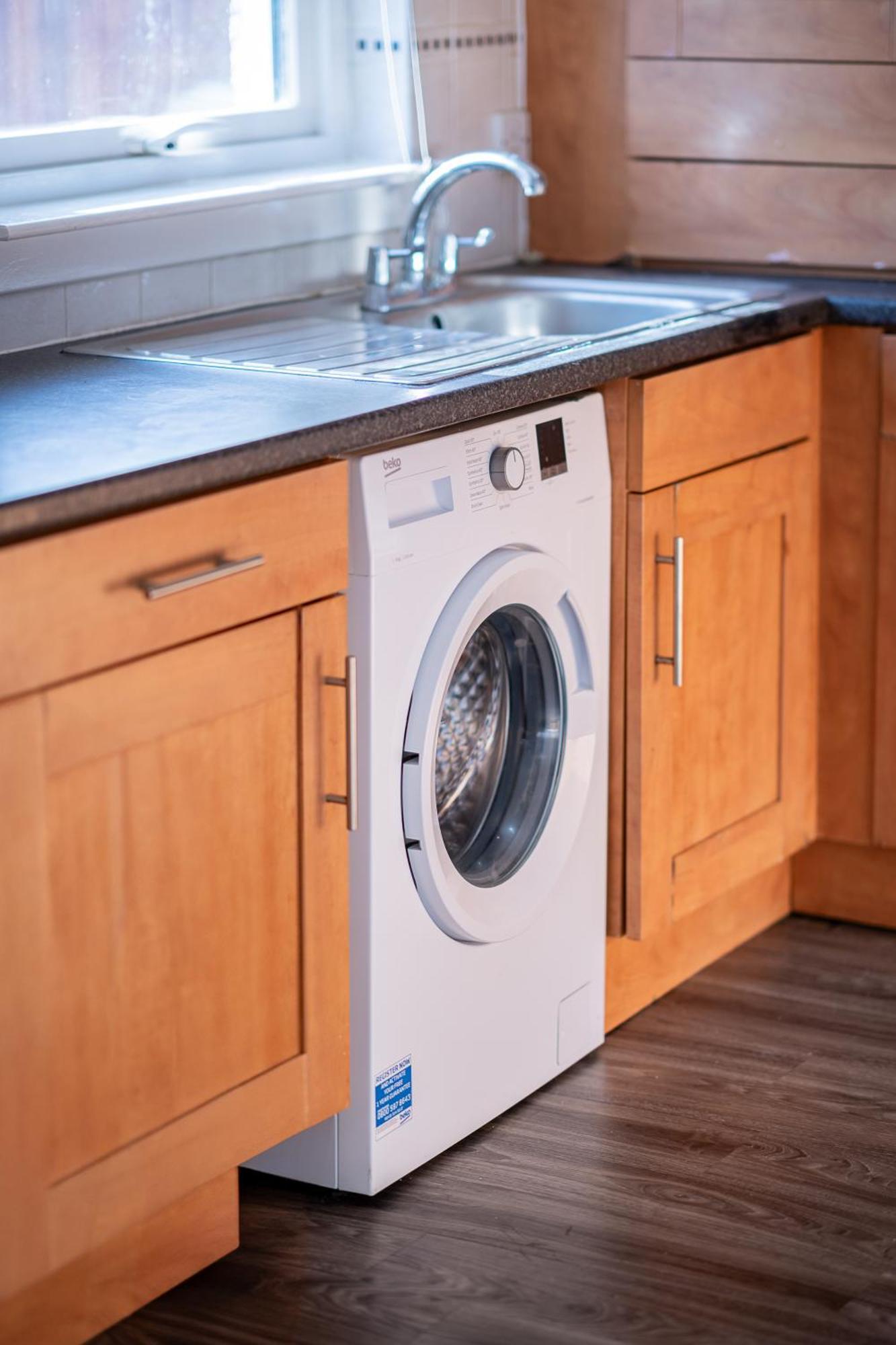 Apartment Luxury 3-bed Townhouse With Free Parking And *