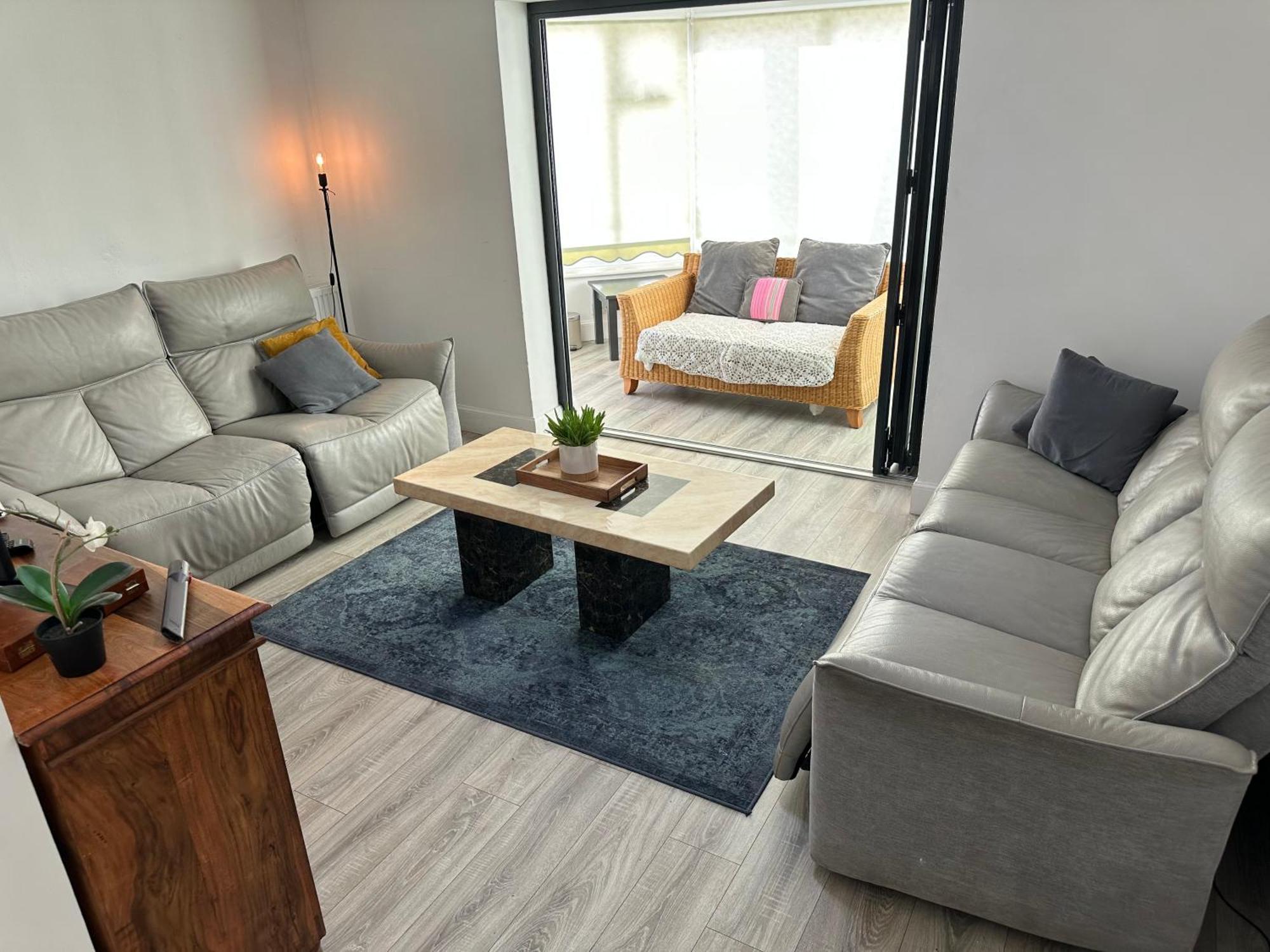 Dreghorn House 4 Bedrooms 3 Toilets 3 Reception Free Parking 233 Mbp Wifi Edinburgh