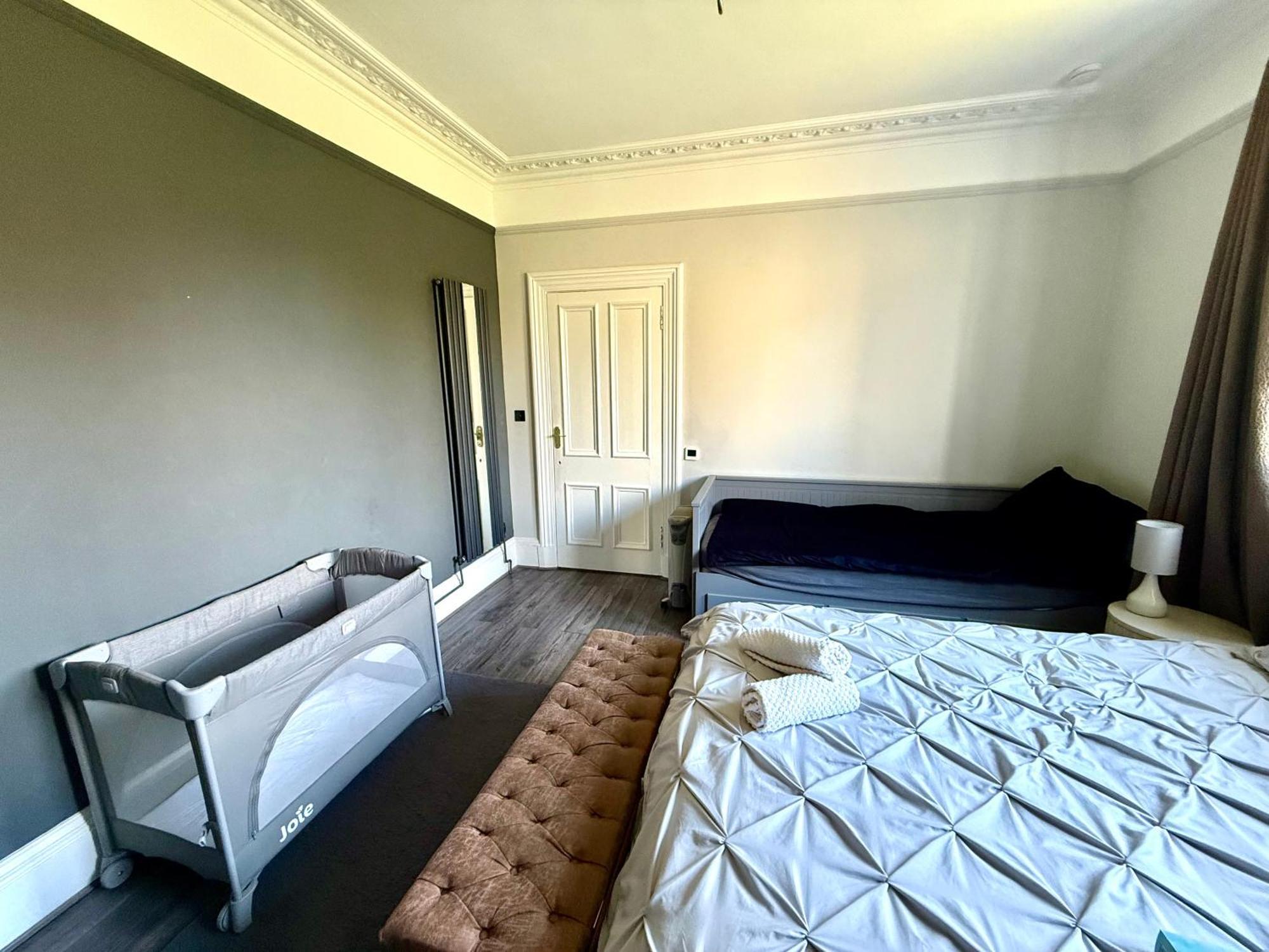 Immanuel House - Modern Luxury Victorian 1872 - Free Parking & Fast Fibre Optic Wifi Apartment *