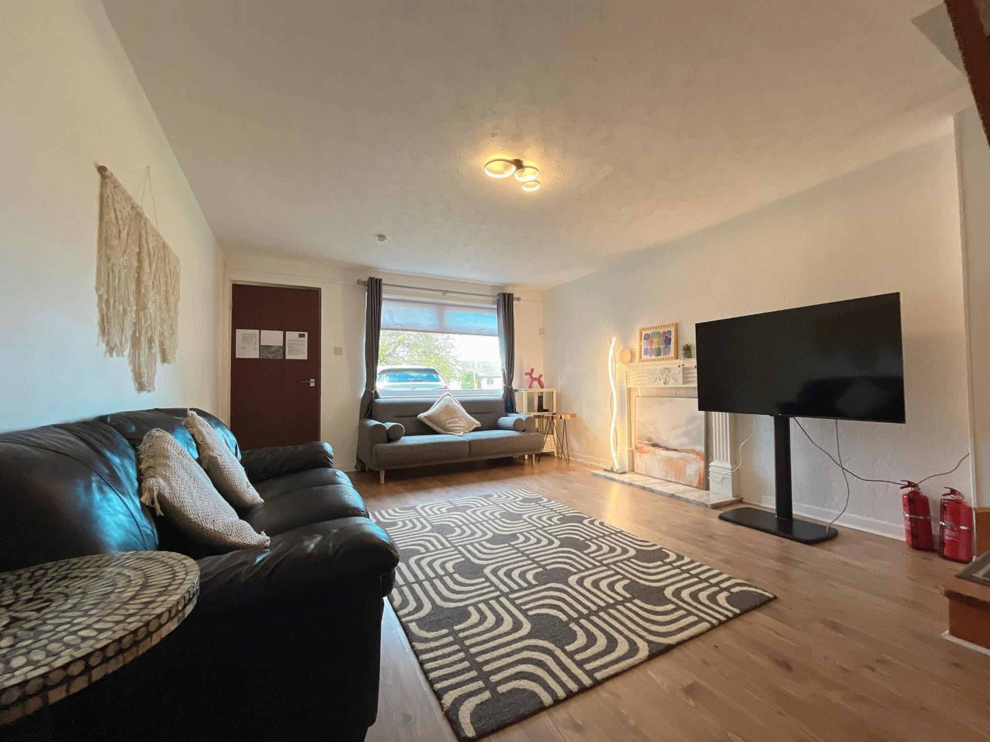 Cozy 2 Bedrooms With Private Parking Space And Garden *