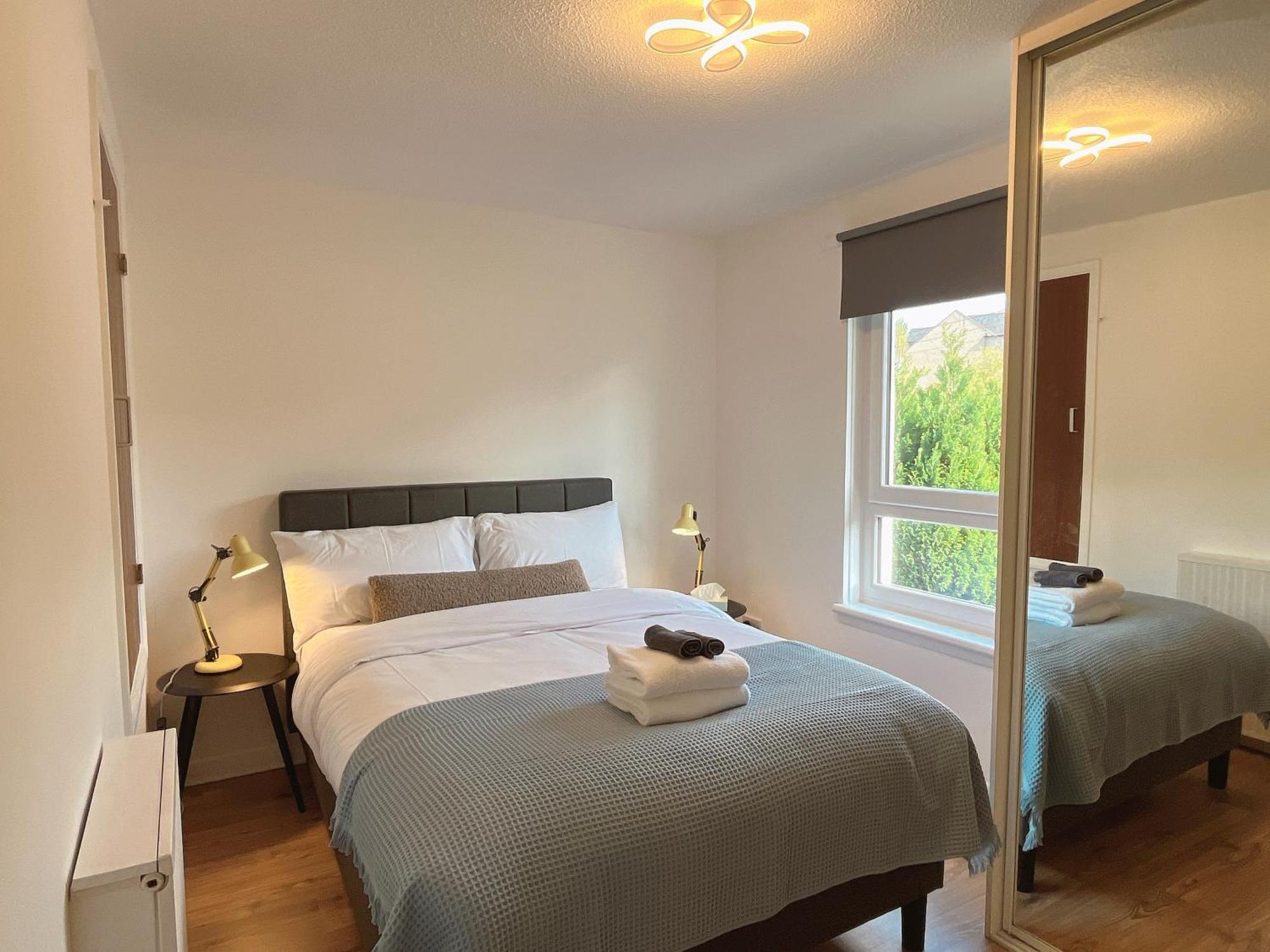 Apartment Cozy 2 Bedrooms With Private Parking Space And Garden