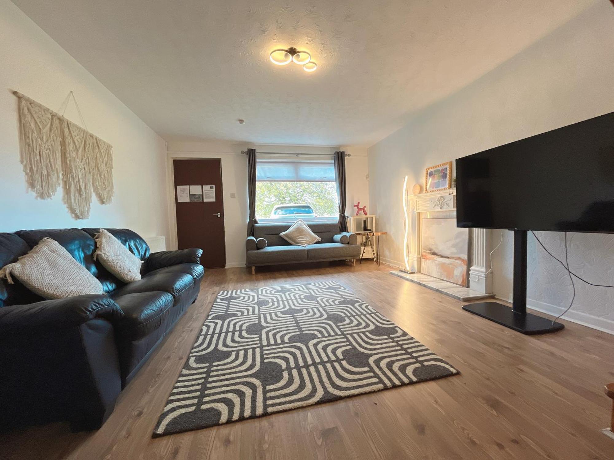 Cozy 2 Bedrooms With Private Parking Space And Garden Apartment Edinburgh