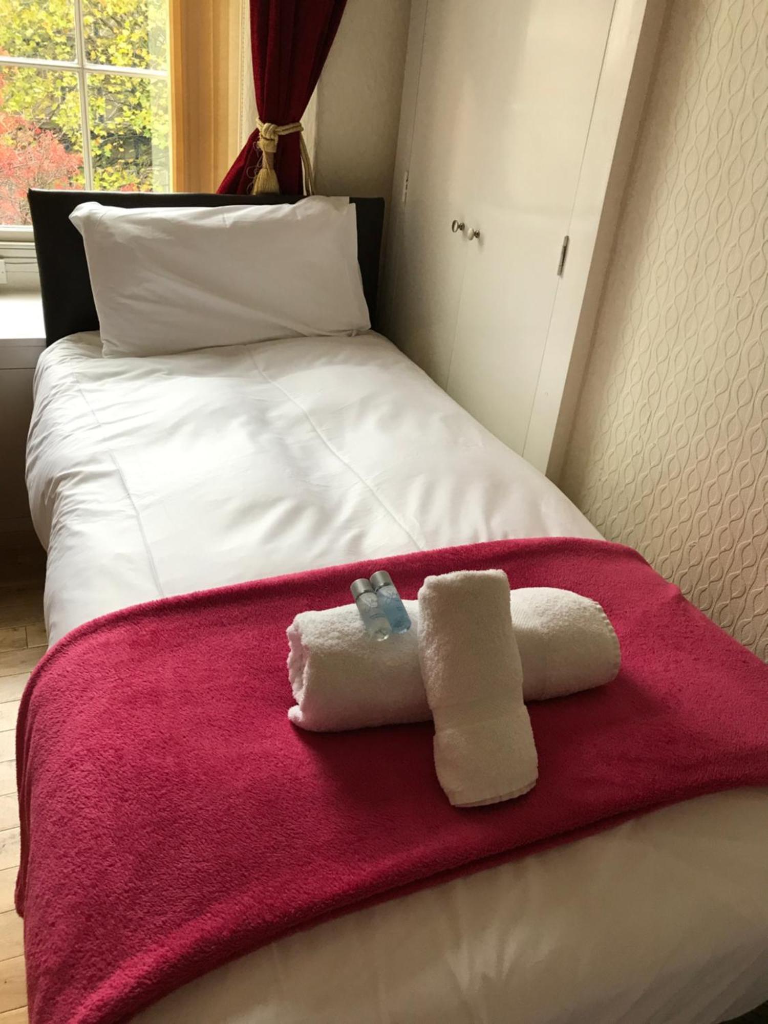 Private Double Bedroom Close To Uni *
