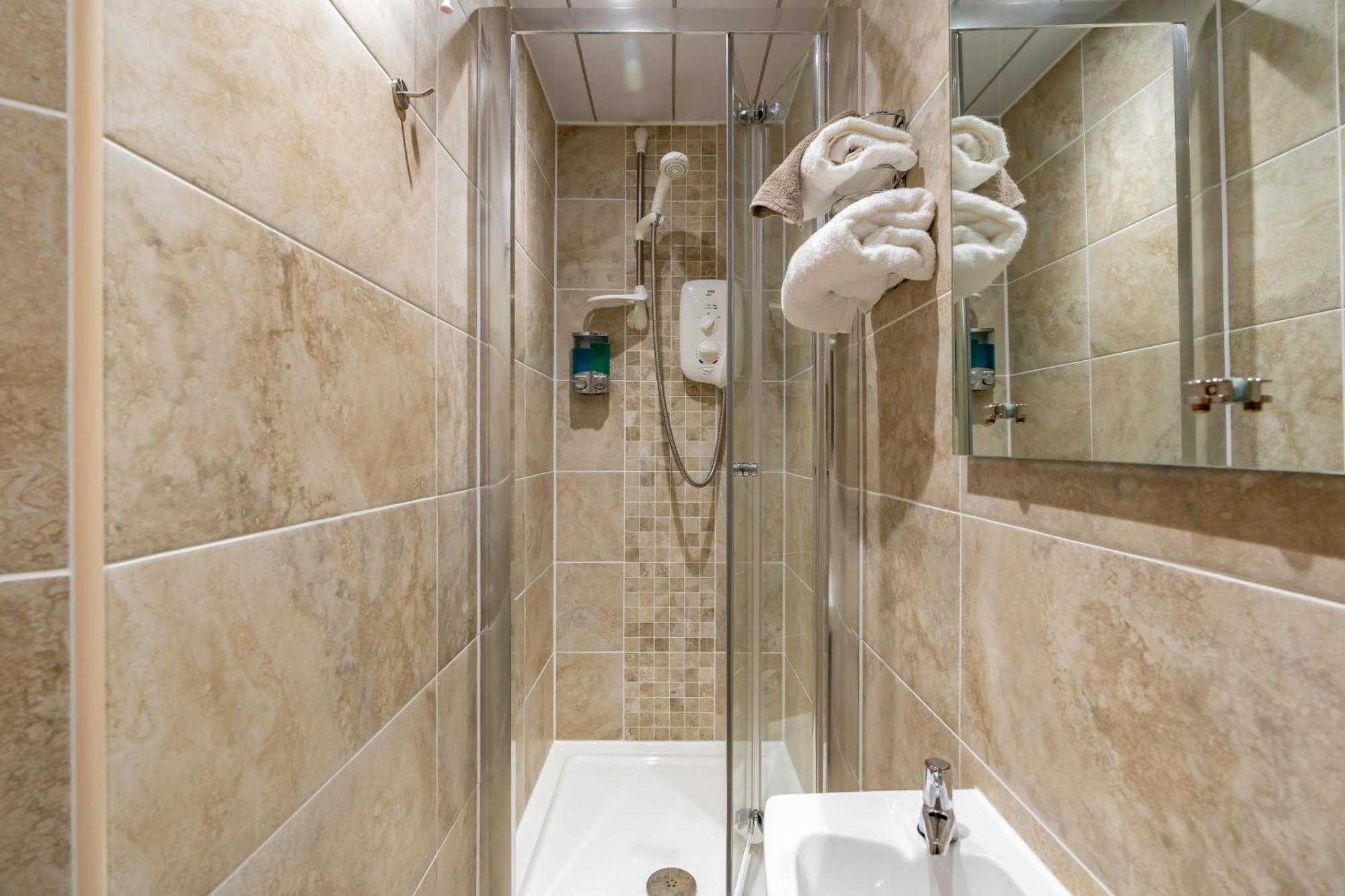 Gifford House 4*