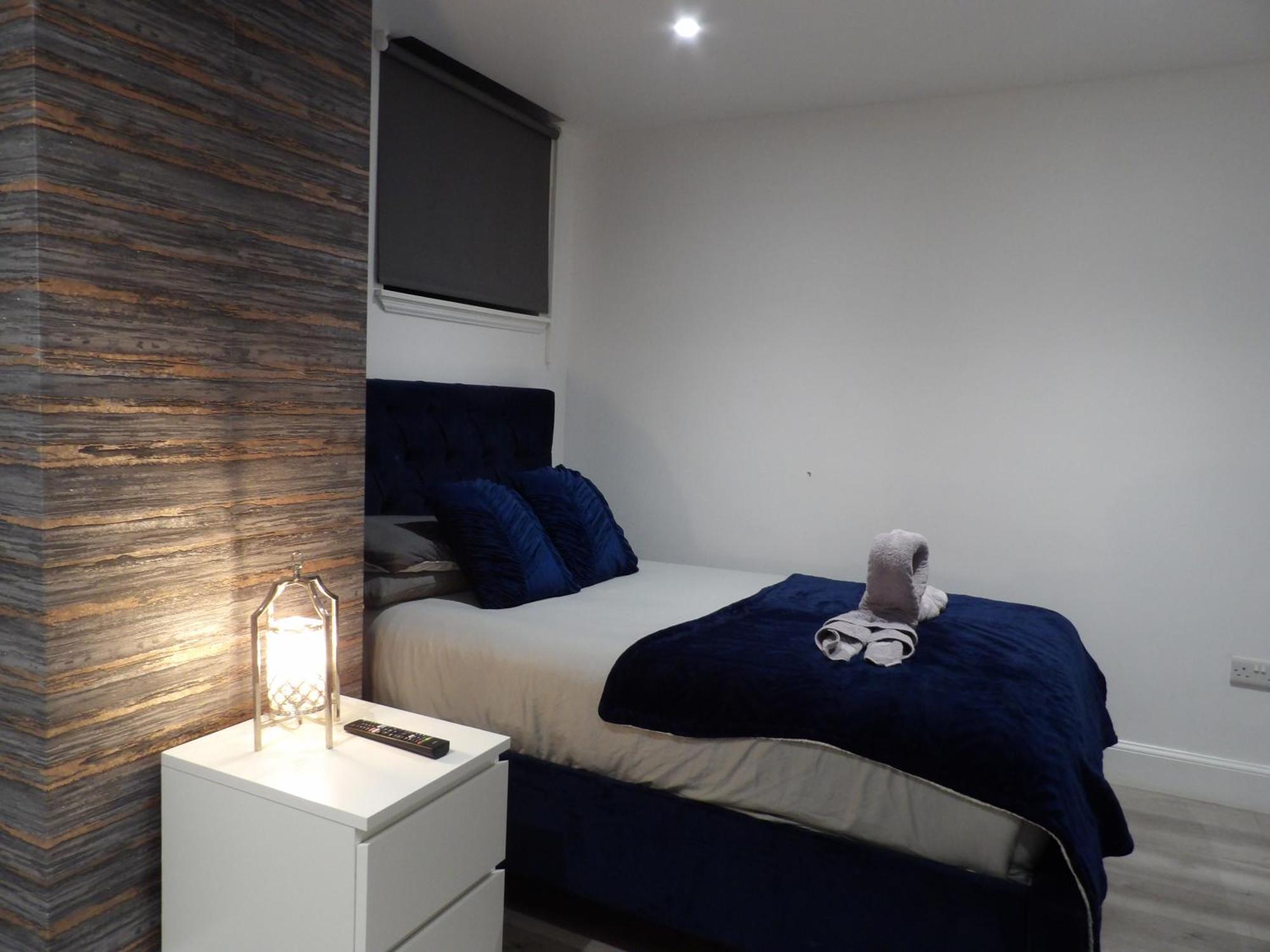 Lovely 3 Bedroom With Private Garden In Centre *