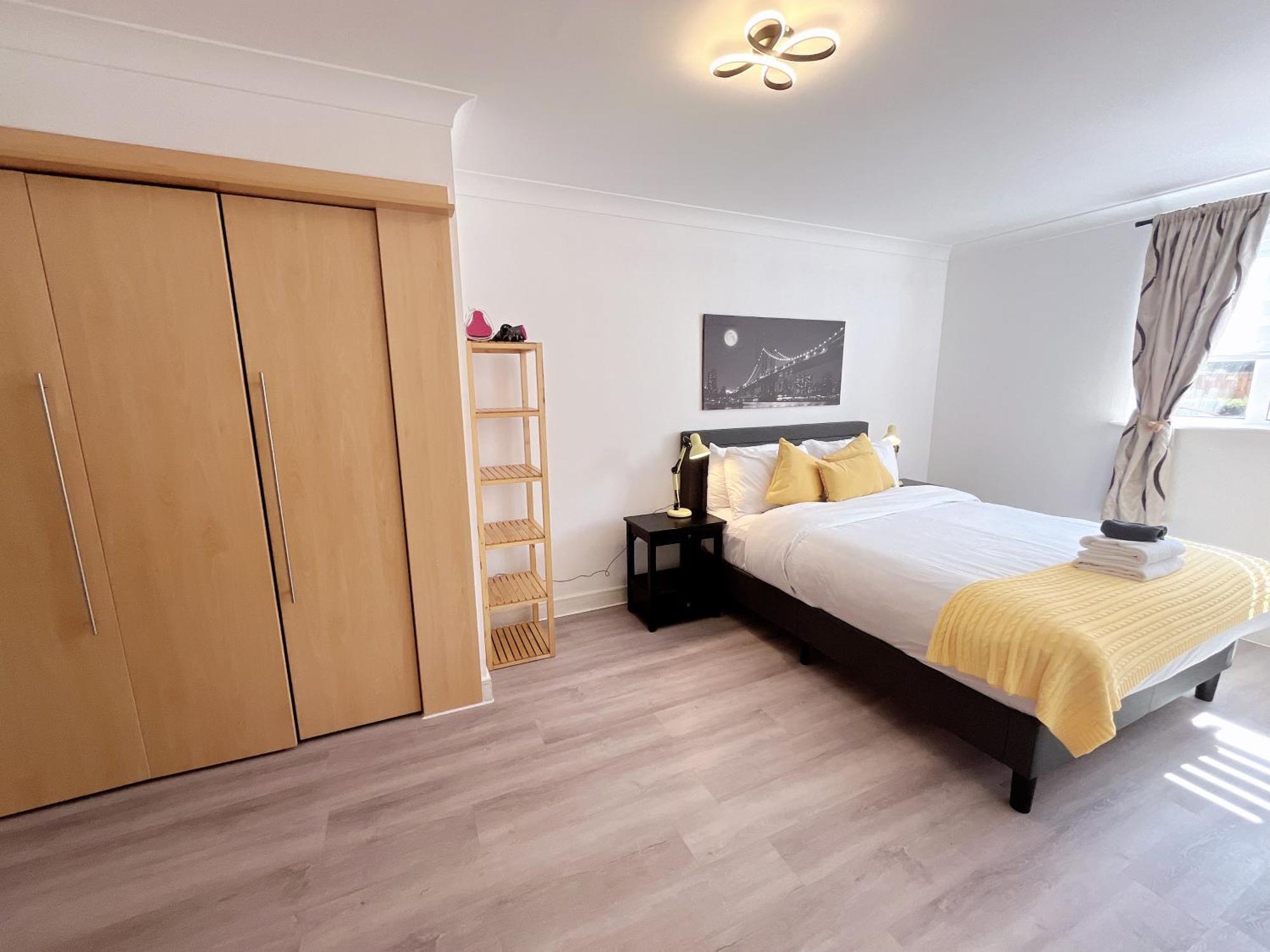 Quiet 2 Bedrooms And 2 Bathrooms With Free Parking Apartment