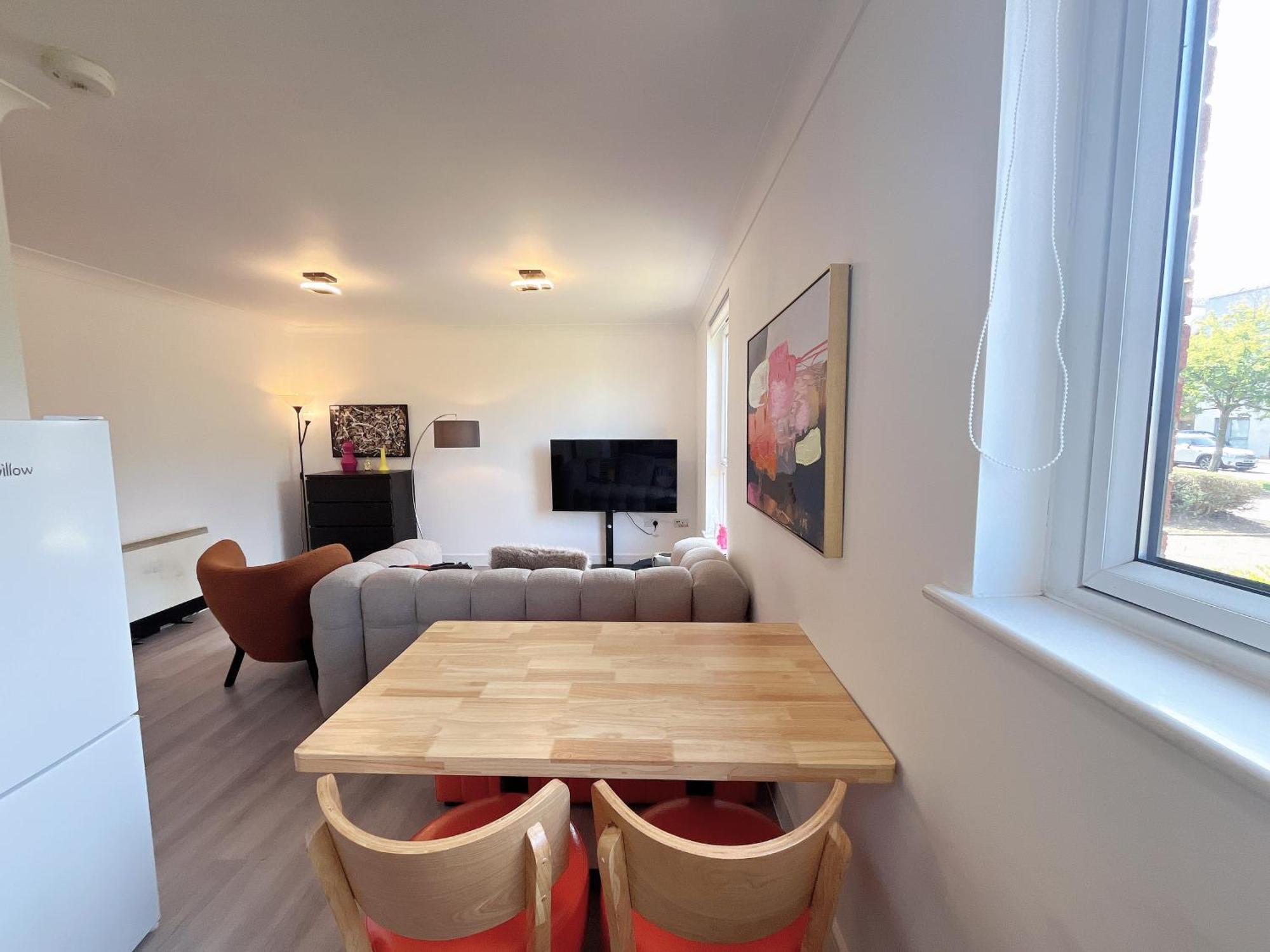 Quiet 2 Bedrooms And 2 Bathrooms With Free Parking Apartment Edinburgh