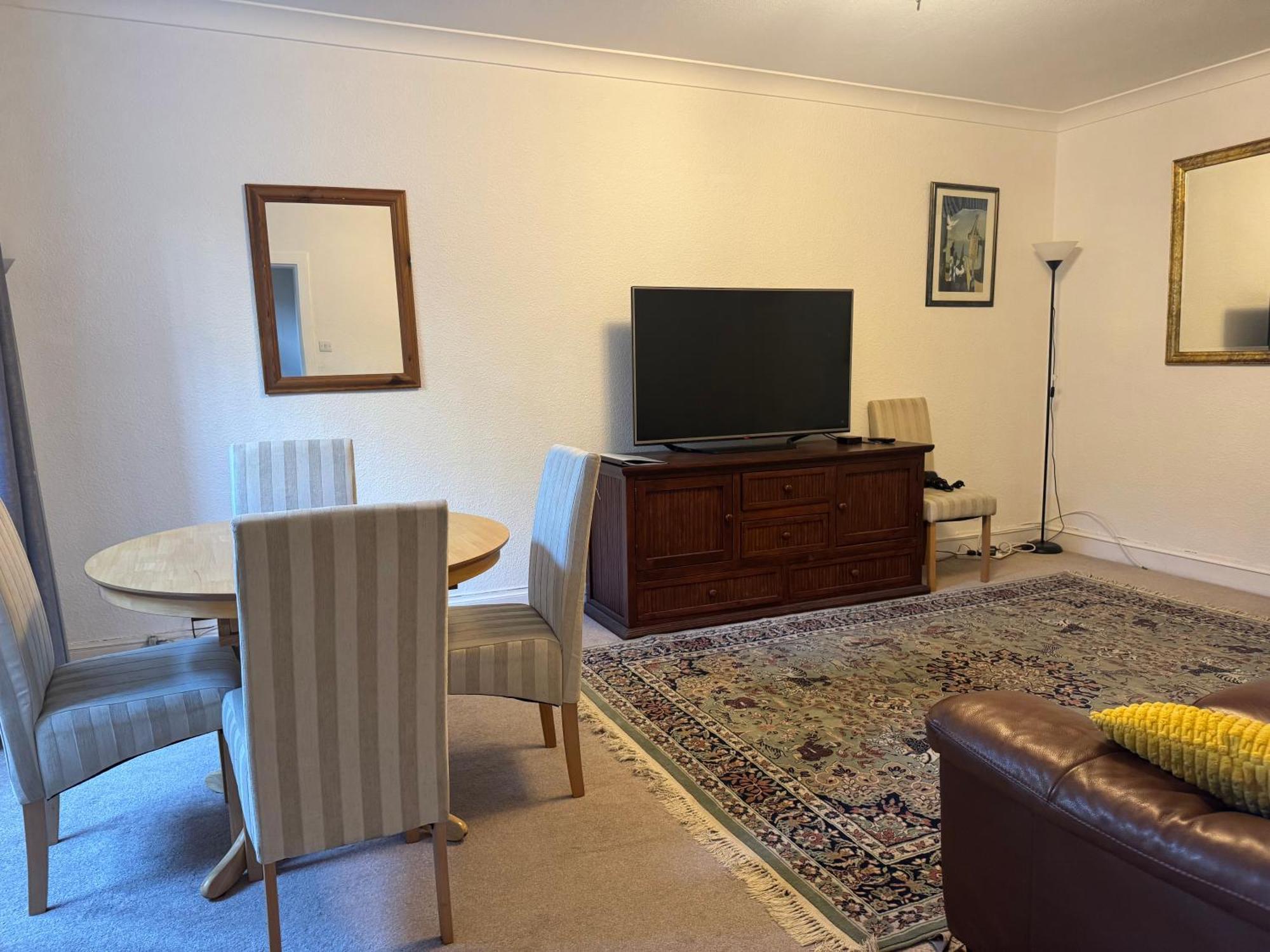 Lovely In Excellent Centre Location Edinburgh